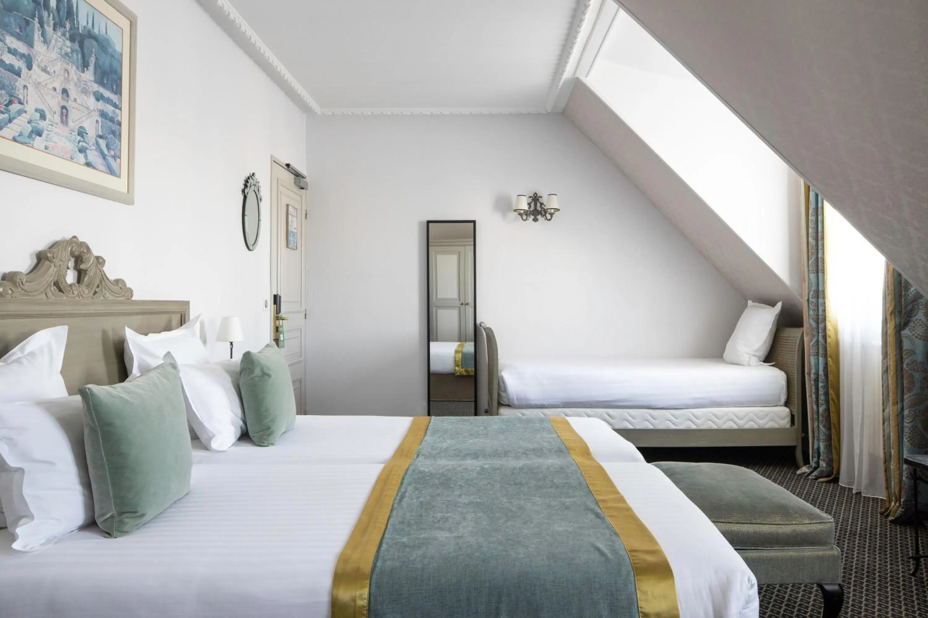 Bed in Bradford Elysées - Astotel