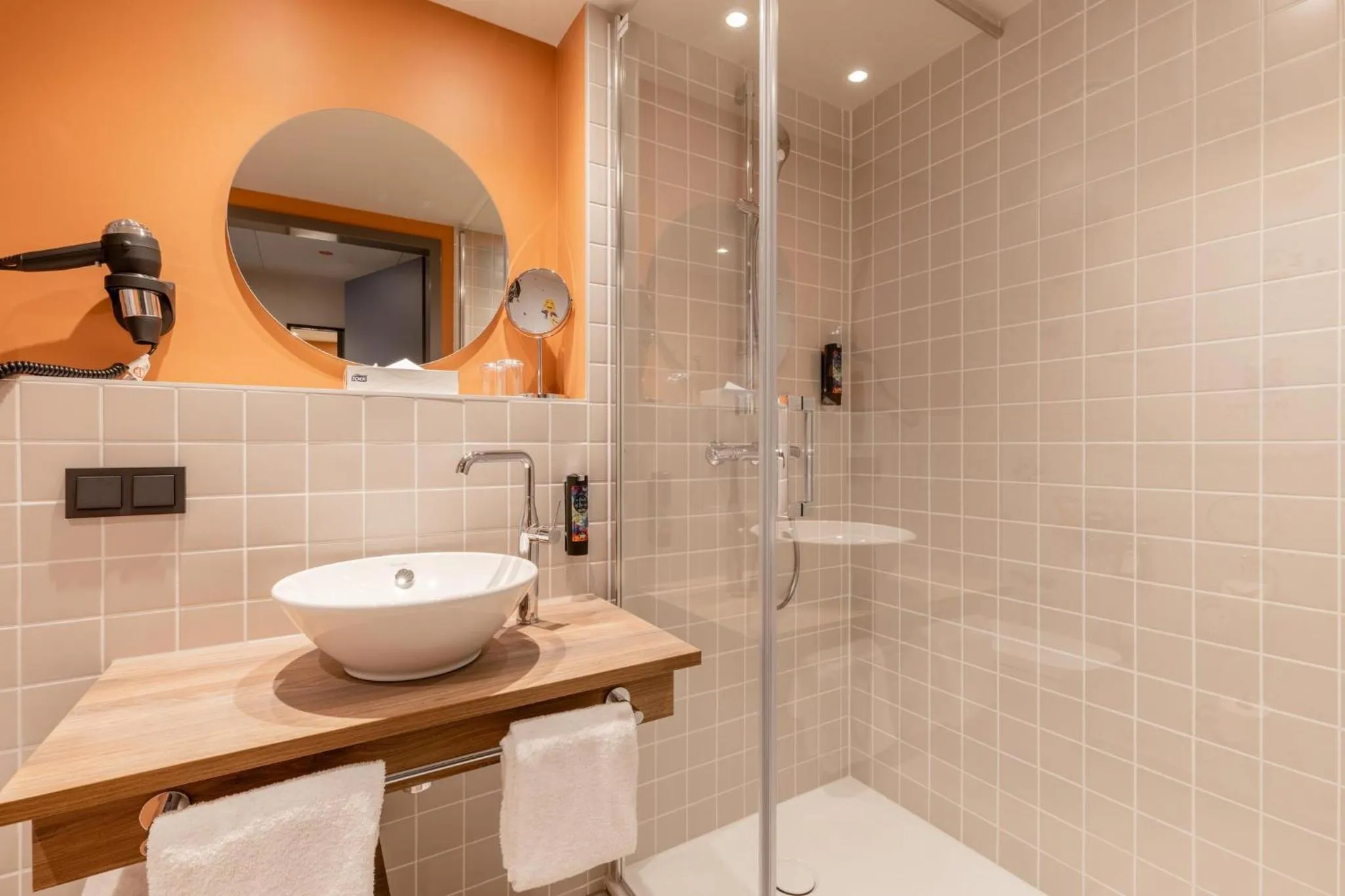 Bathroom in Holiday Inn - the niu, Flux Passau by IHG