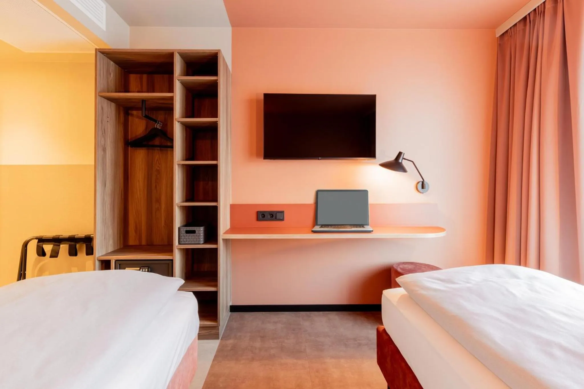 Photo of the whole room, Bed in Holiday Inn - the niu, Flux Passau by IHG