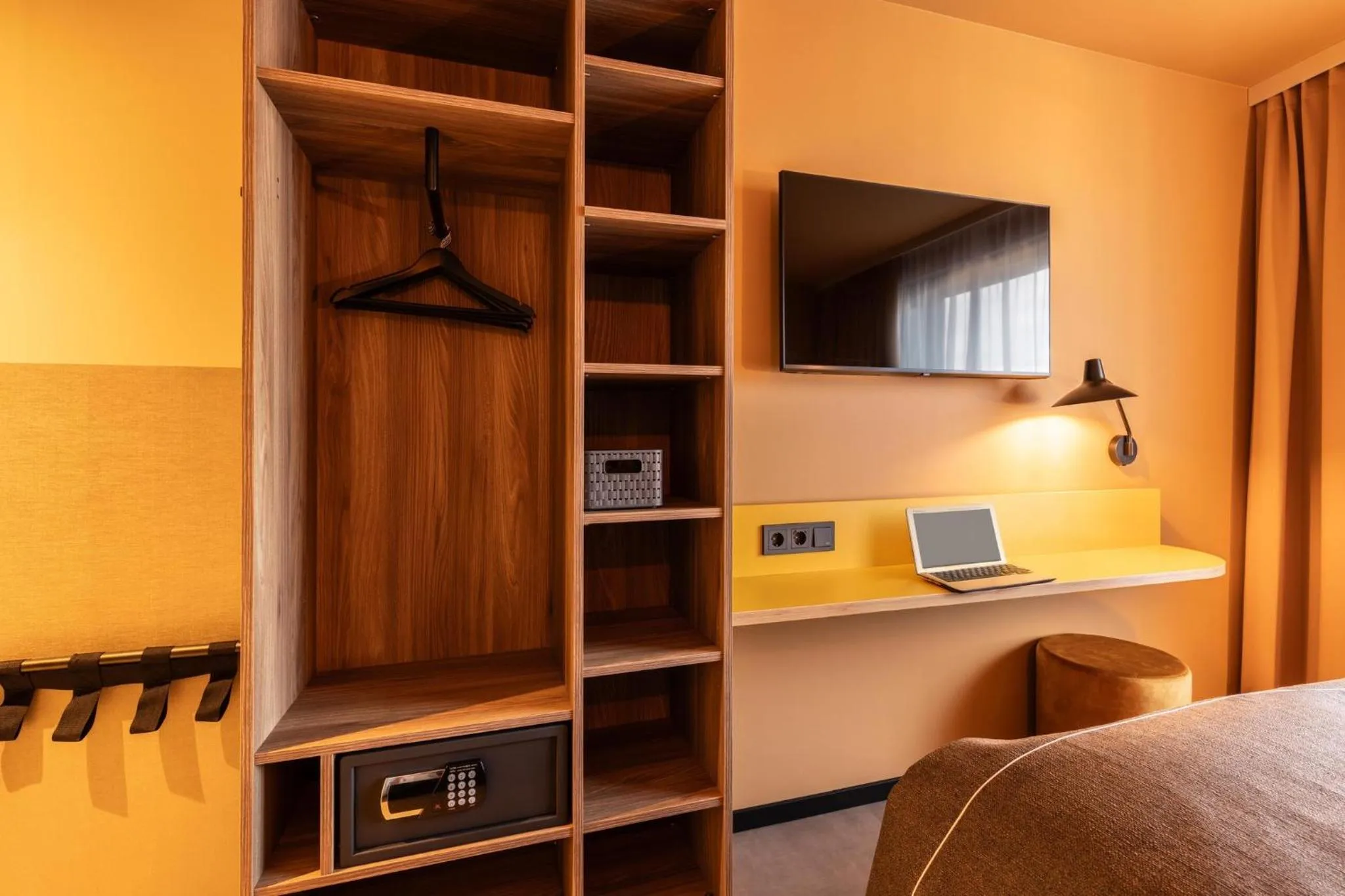 Photo of the whole room, Bed in Holiday Inn - the niu, Flux Passau by IHG