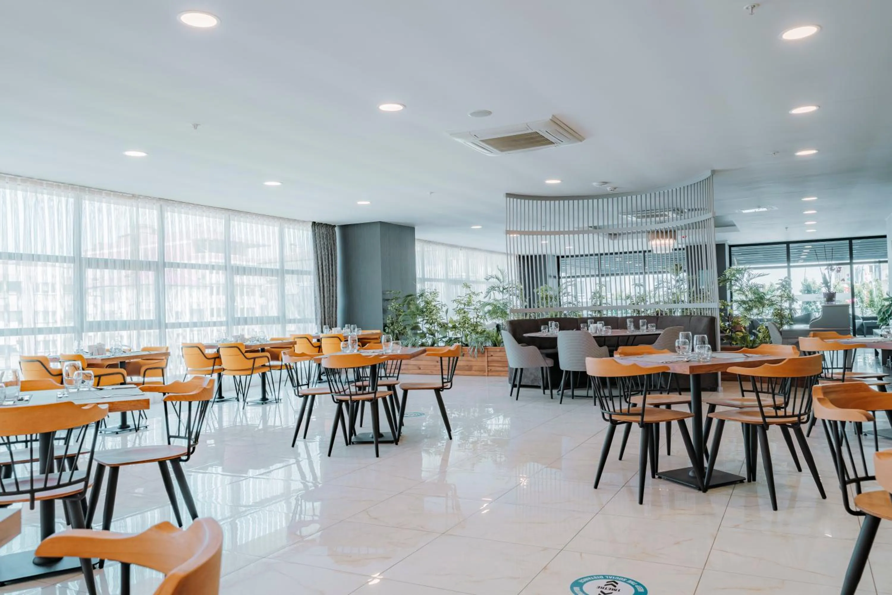 Restaurant/places to eat in Empula Hotel & Residences