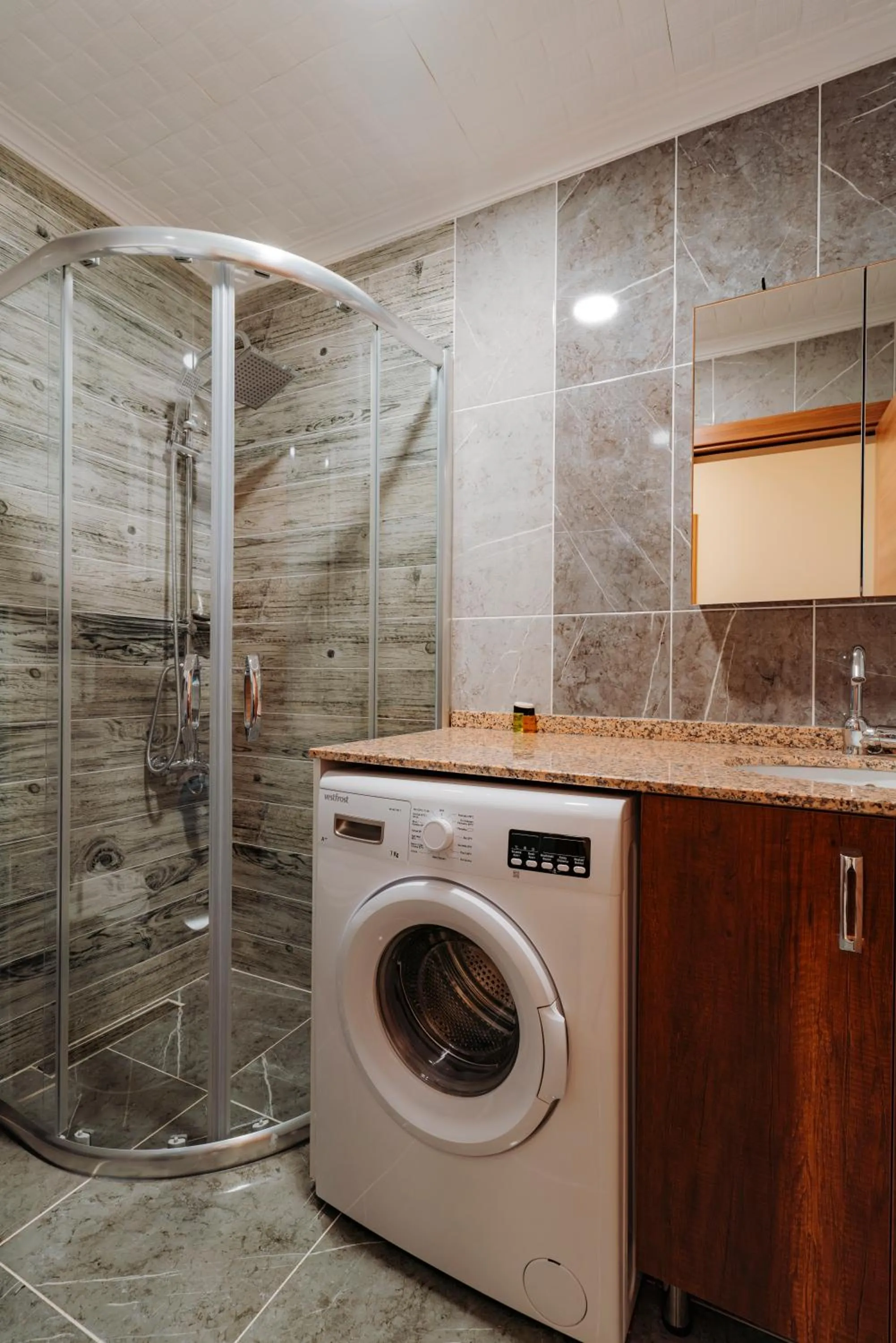 Empula Hotel & Residences