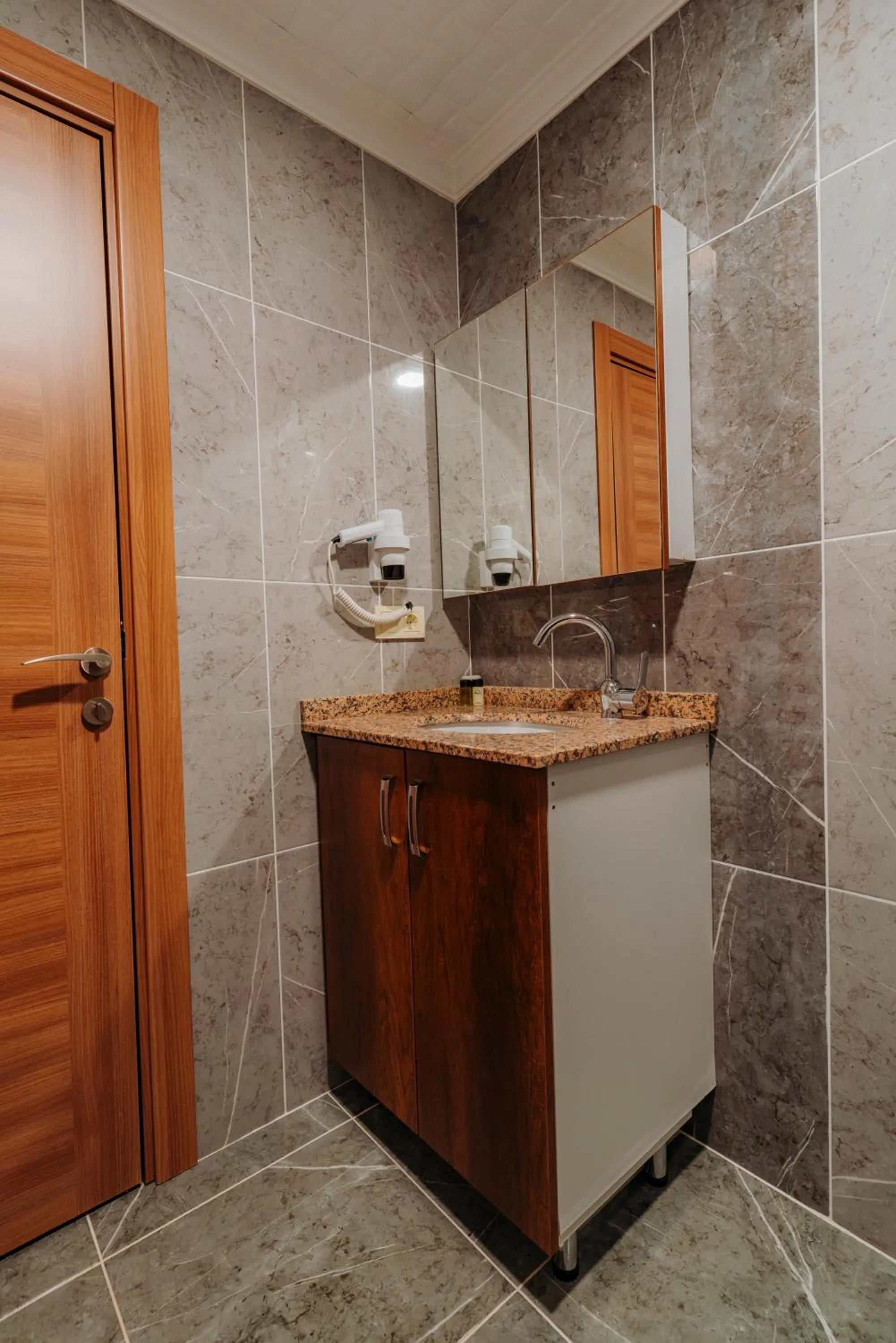 Empula Hotel & Residences