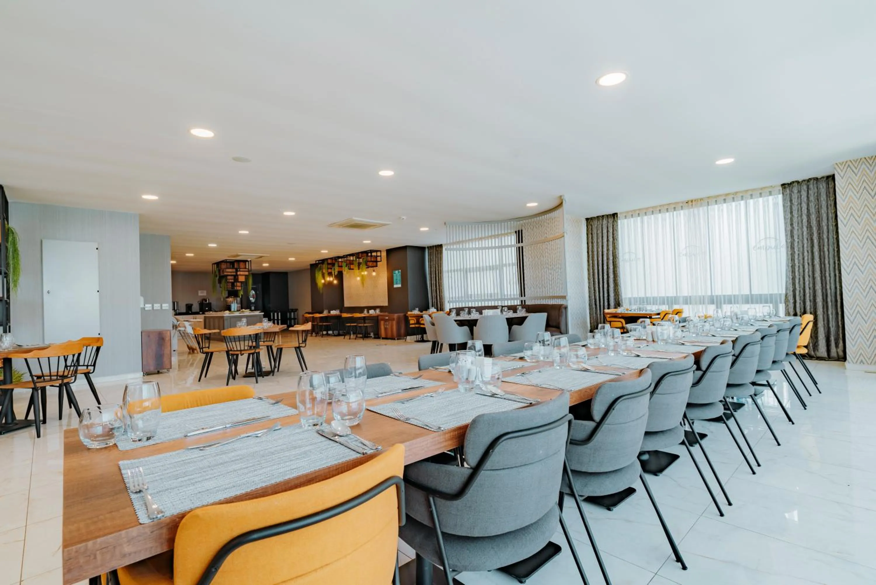 Restaurant/places to eat in Empula Hotel & Residences