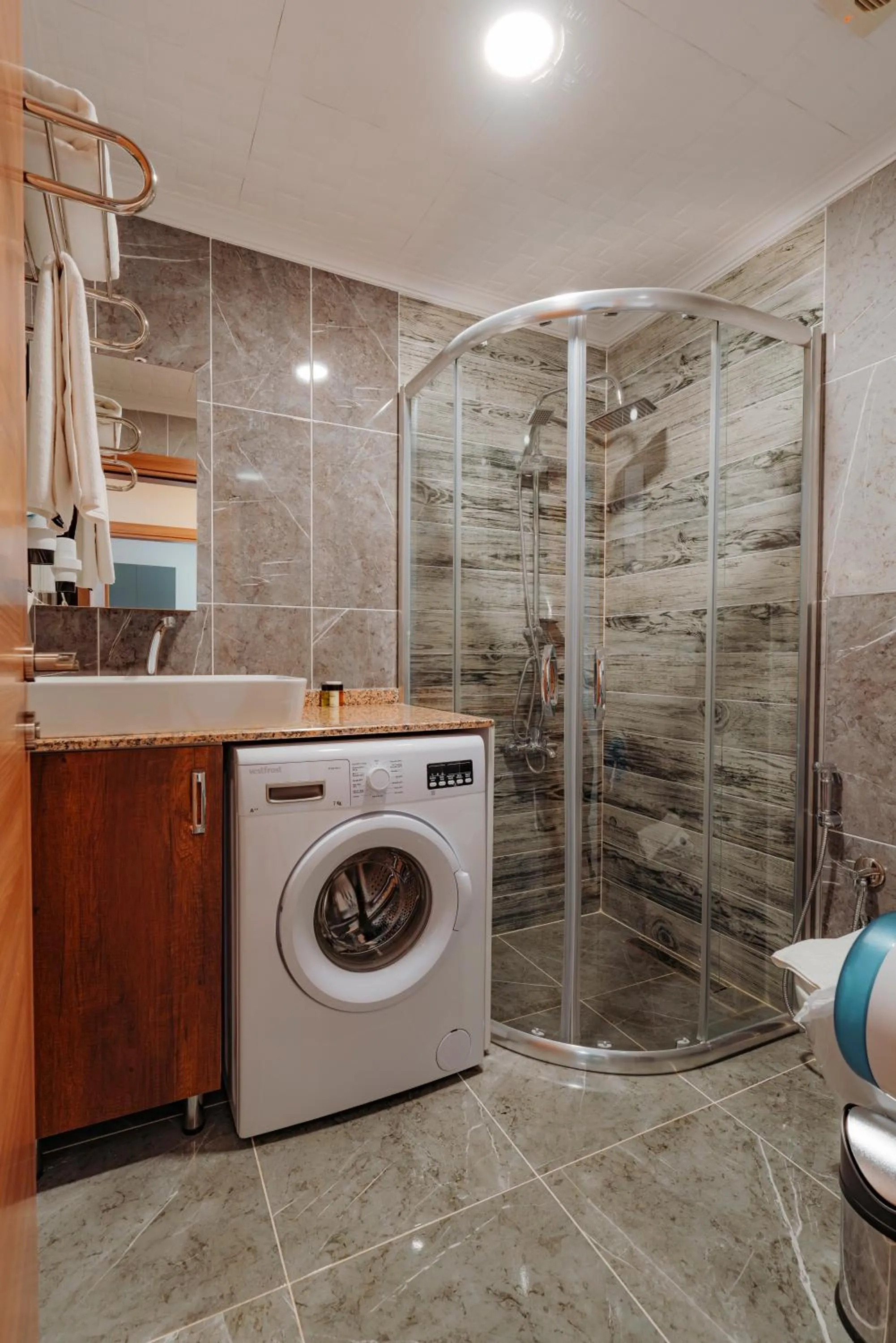 Empula Hotel & Residences