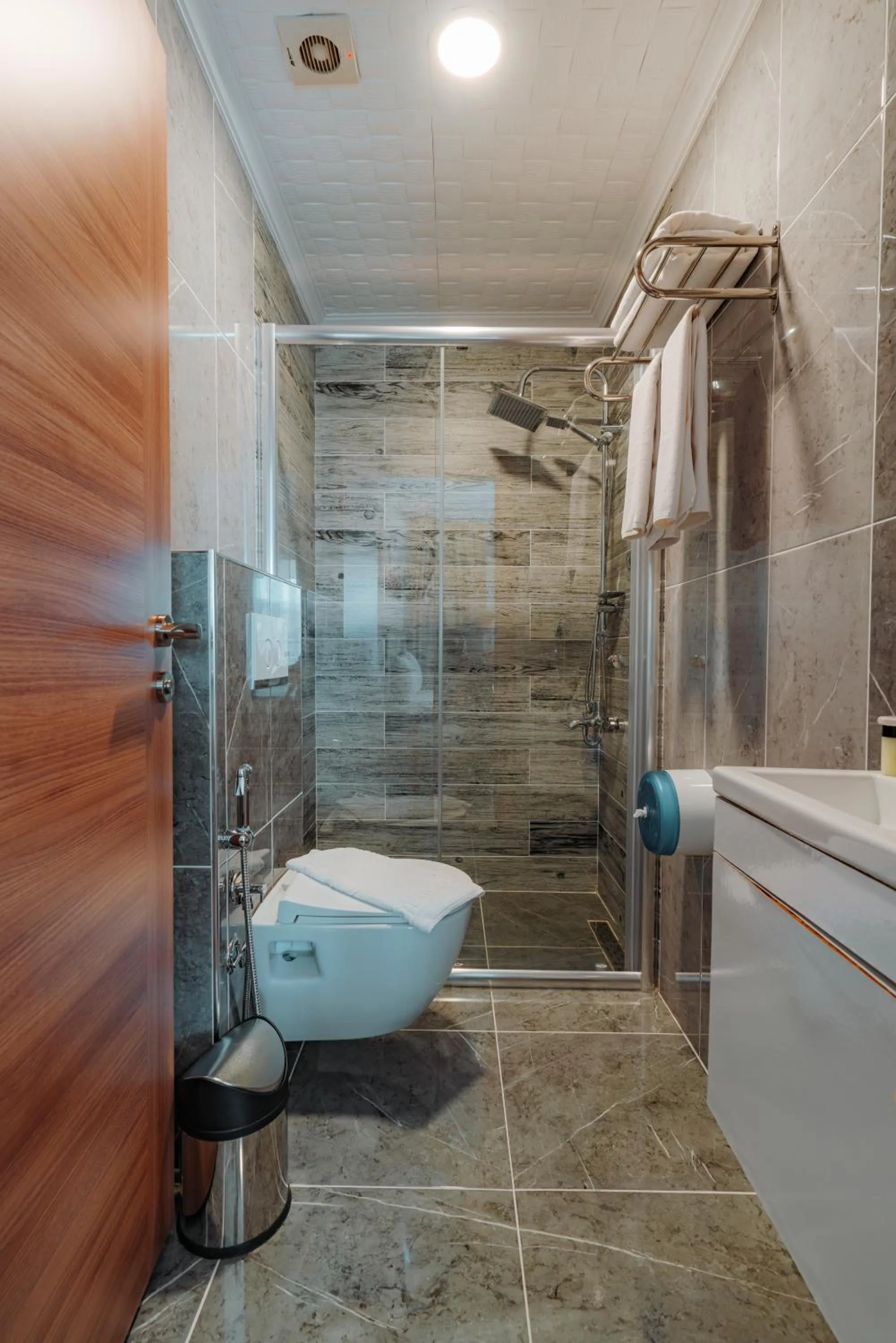 Empula Hotel & Residences