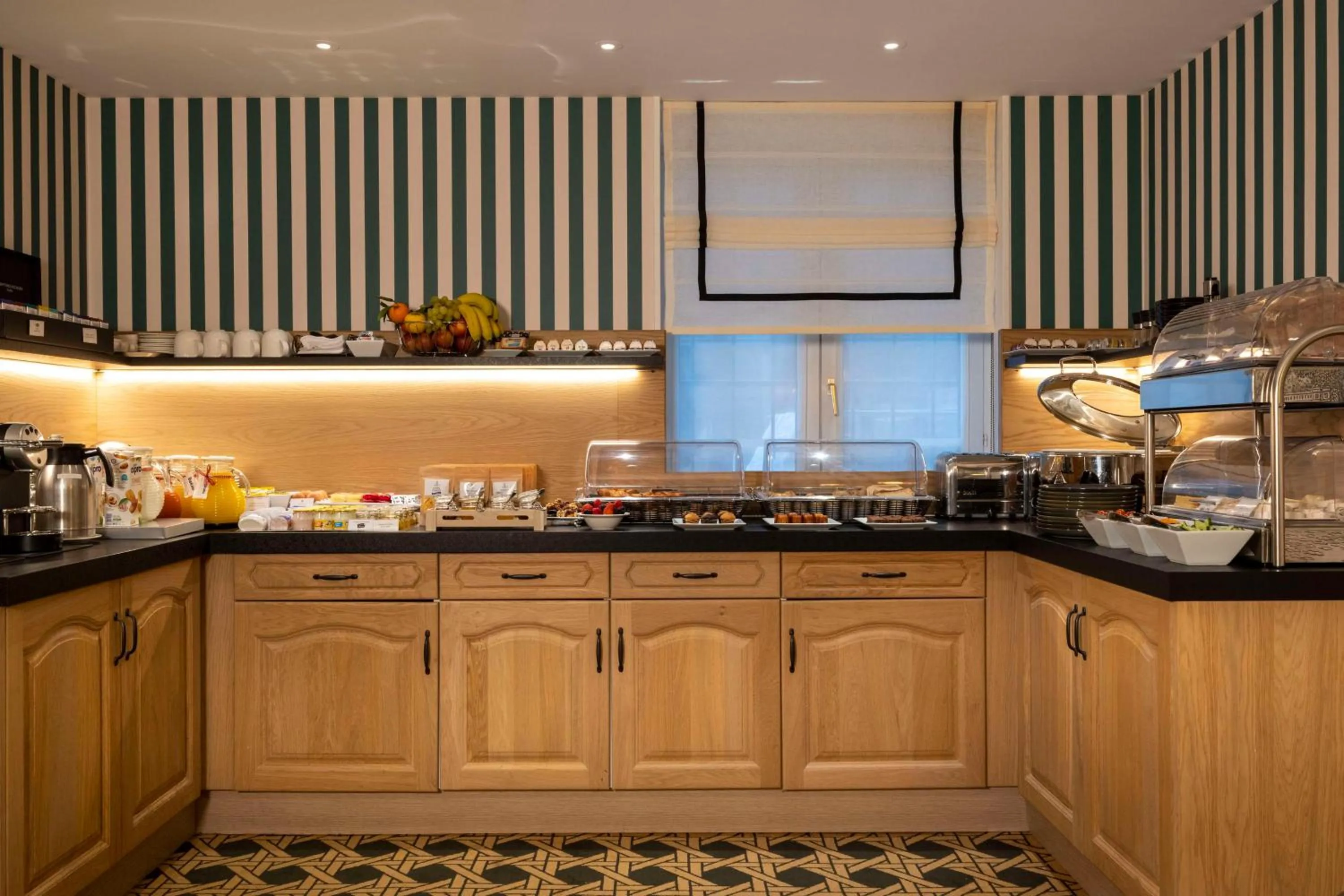 Restaurant/places to eat in Hôtel Horset Opéra, Best Western Premier Collection