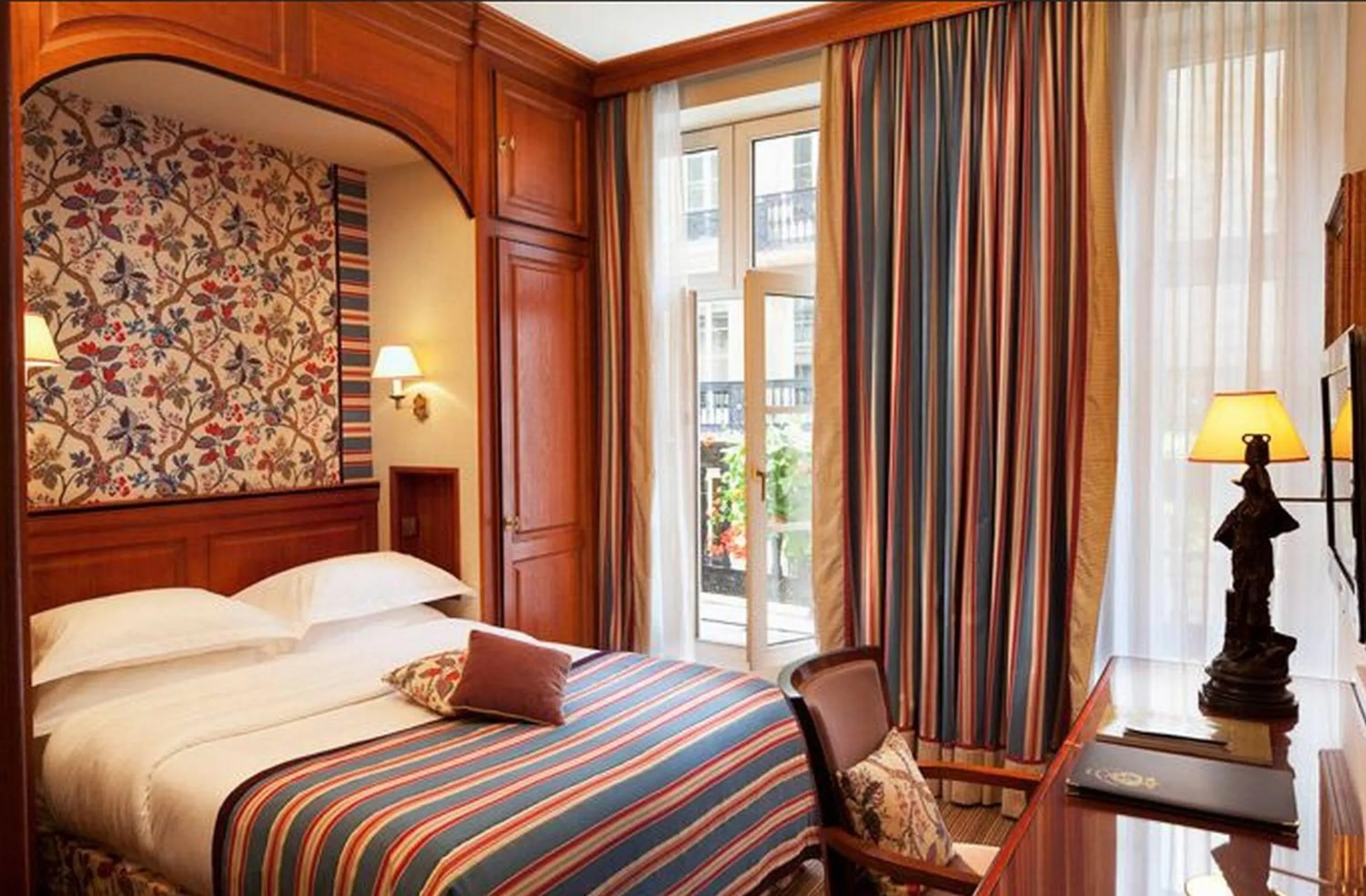 Photo of the whole room, Bed in Hôtel Horset Opéra, Best Western Premier Collection