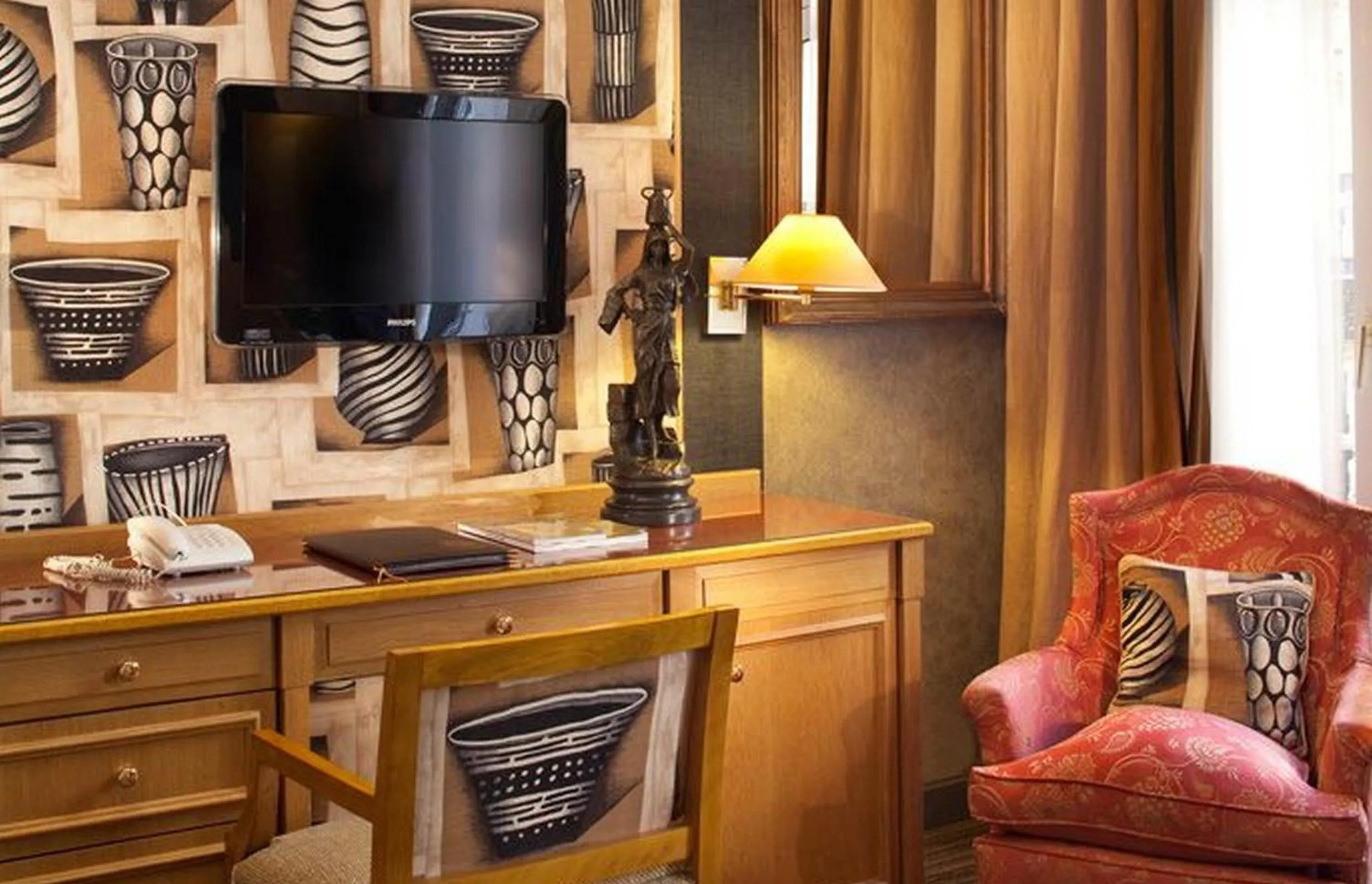 TV and multimedia in Hôtel Horset Opéra, Best Western Premier Collection