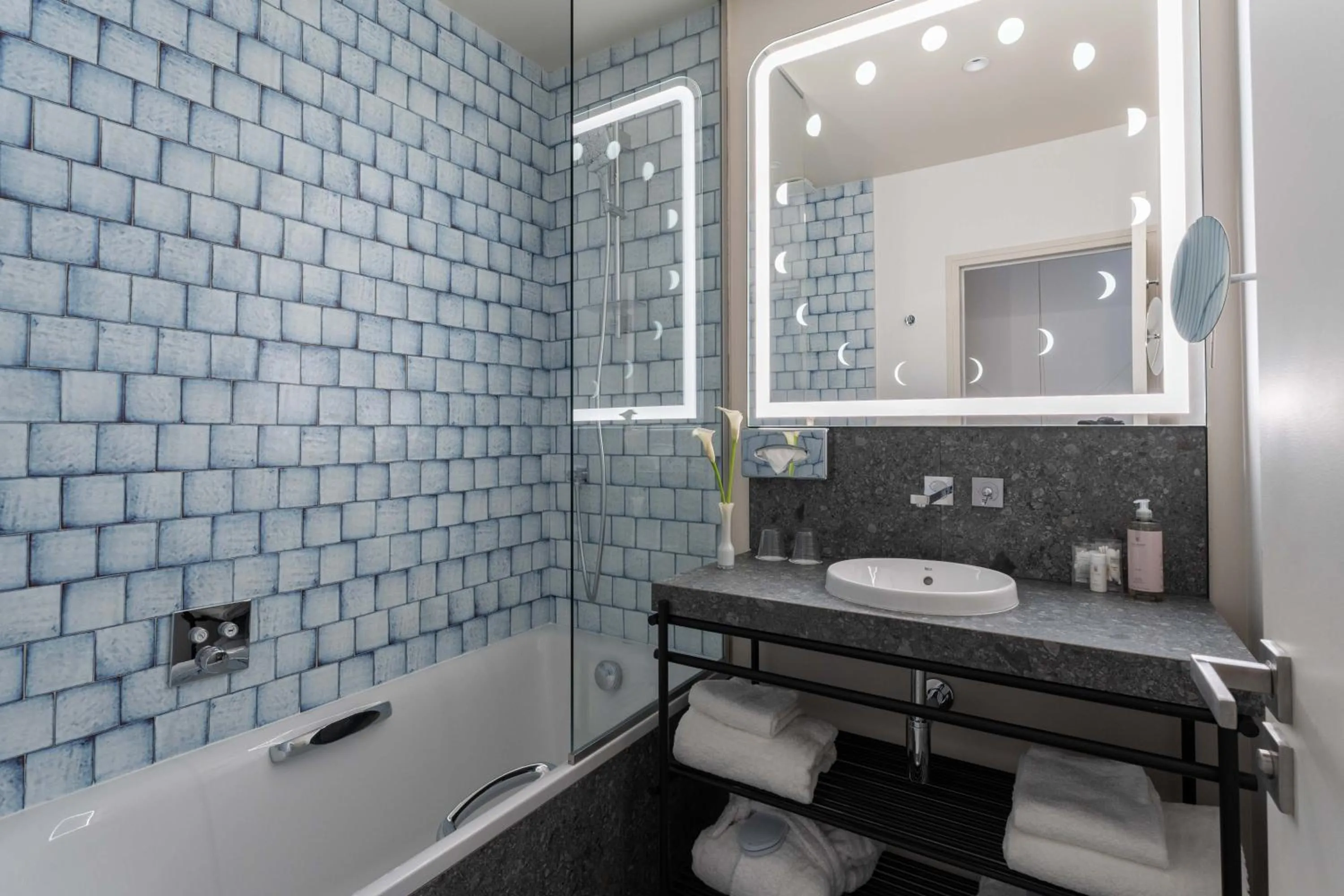 Bathroom in Hotel Astra Opera - Astotel