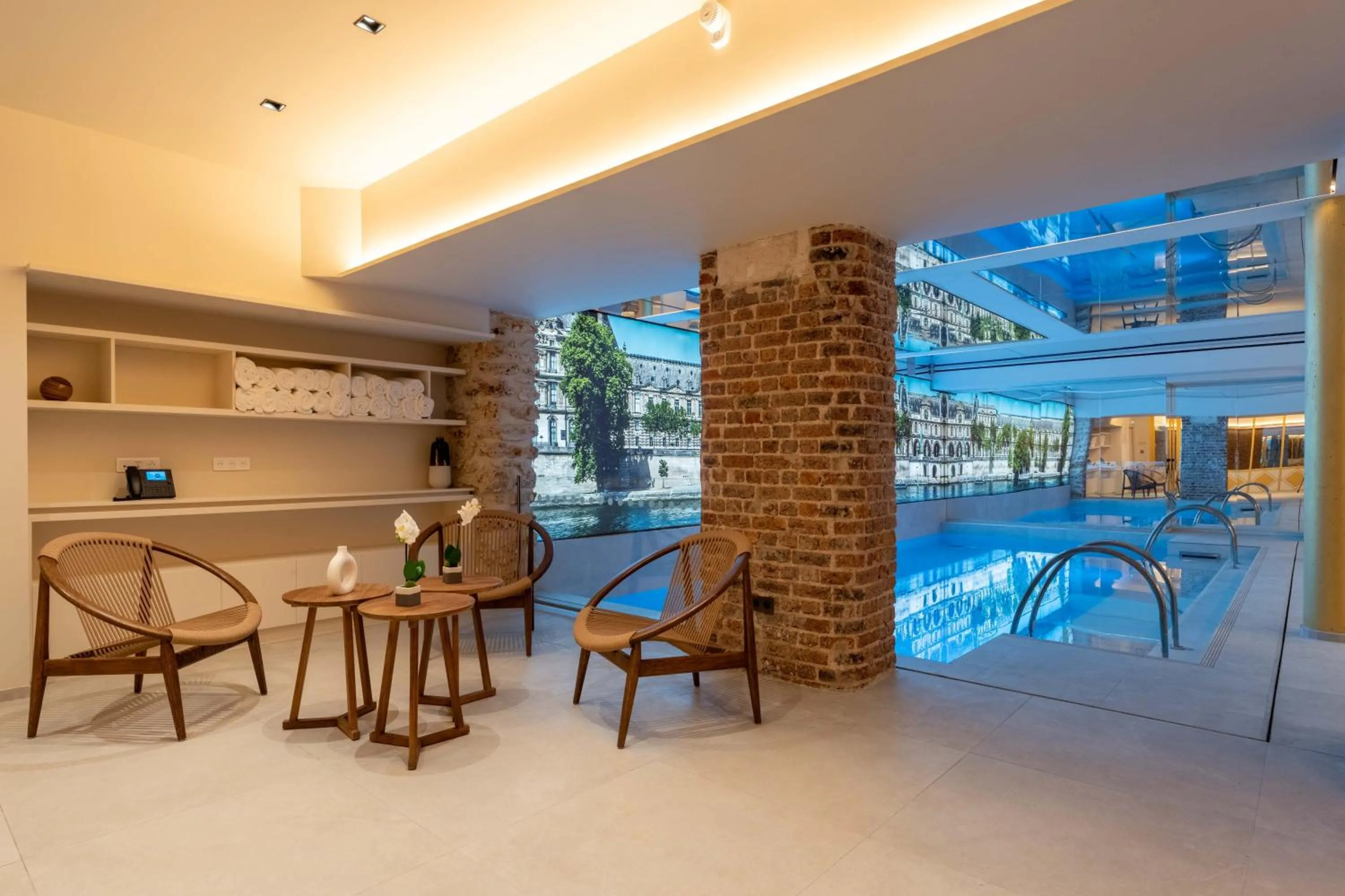 Swimming pool in Hotel Astra Opera - Astotel