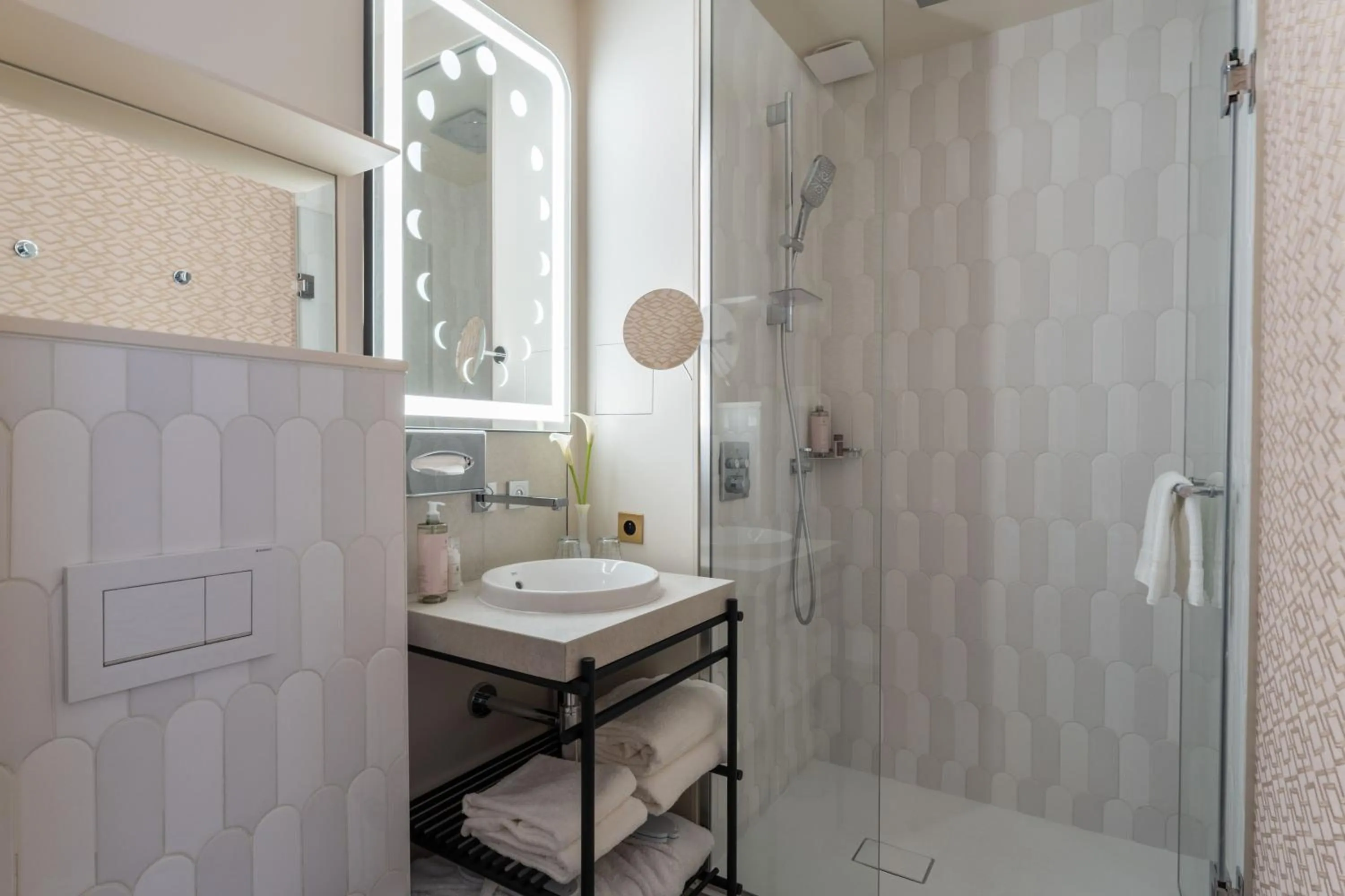 Bathroom in Hotel Astra Opera - Astotel