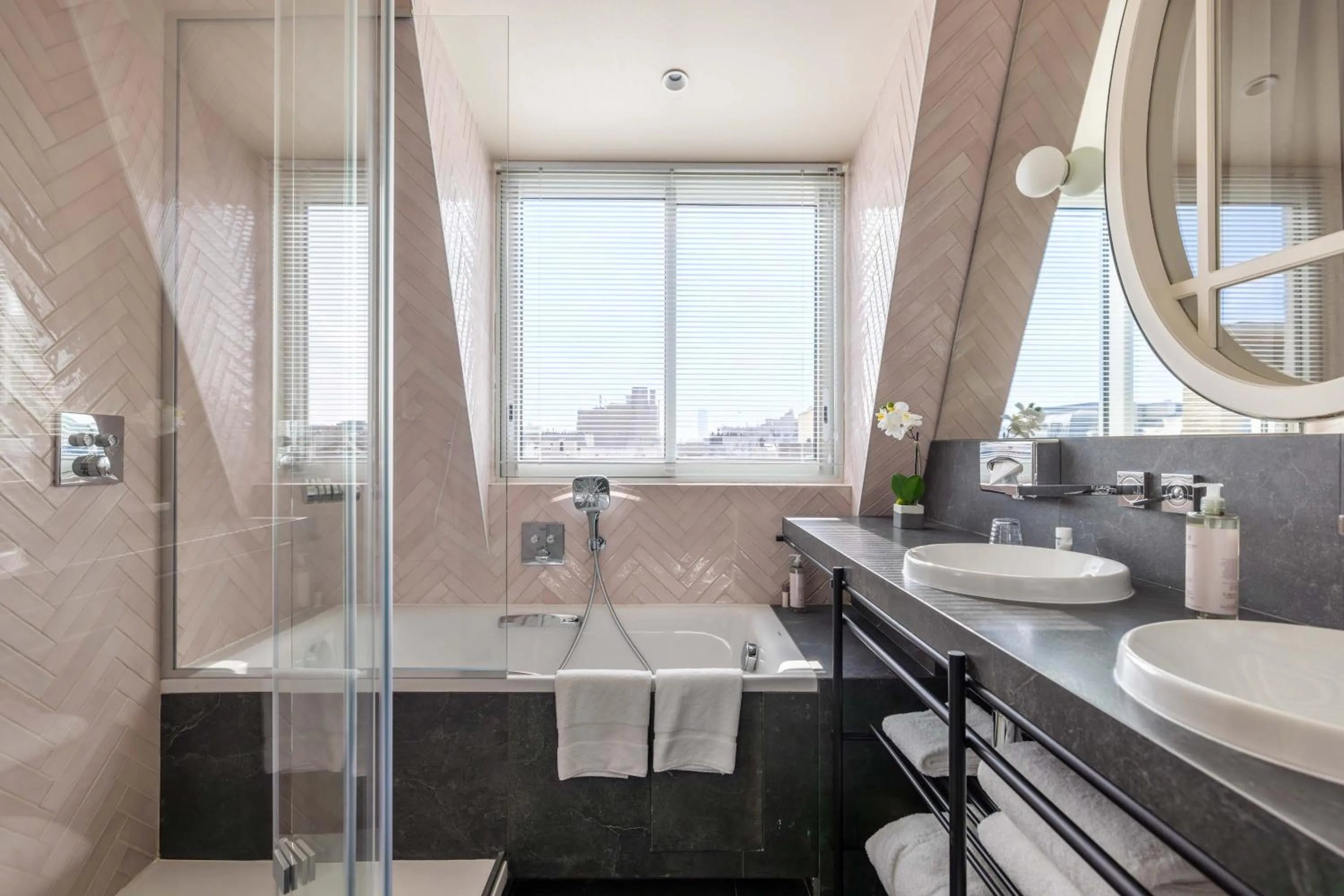 Bathroom in Hotel Astra Opera - Astotel