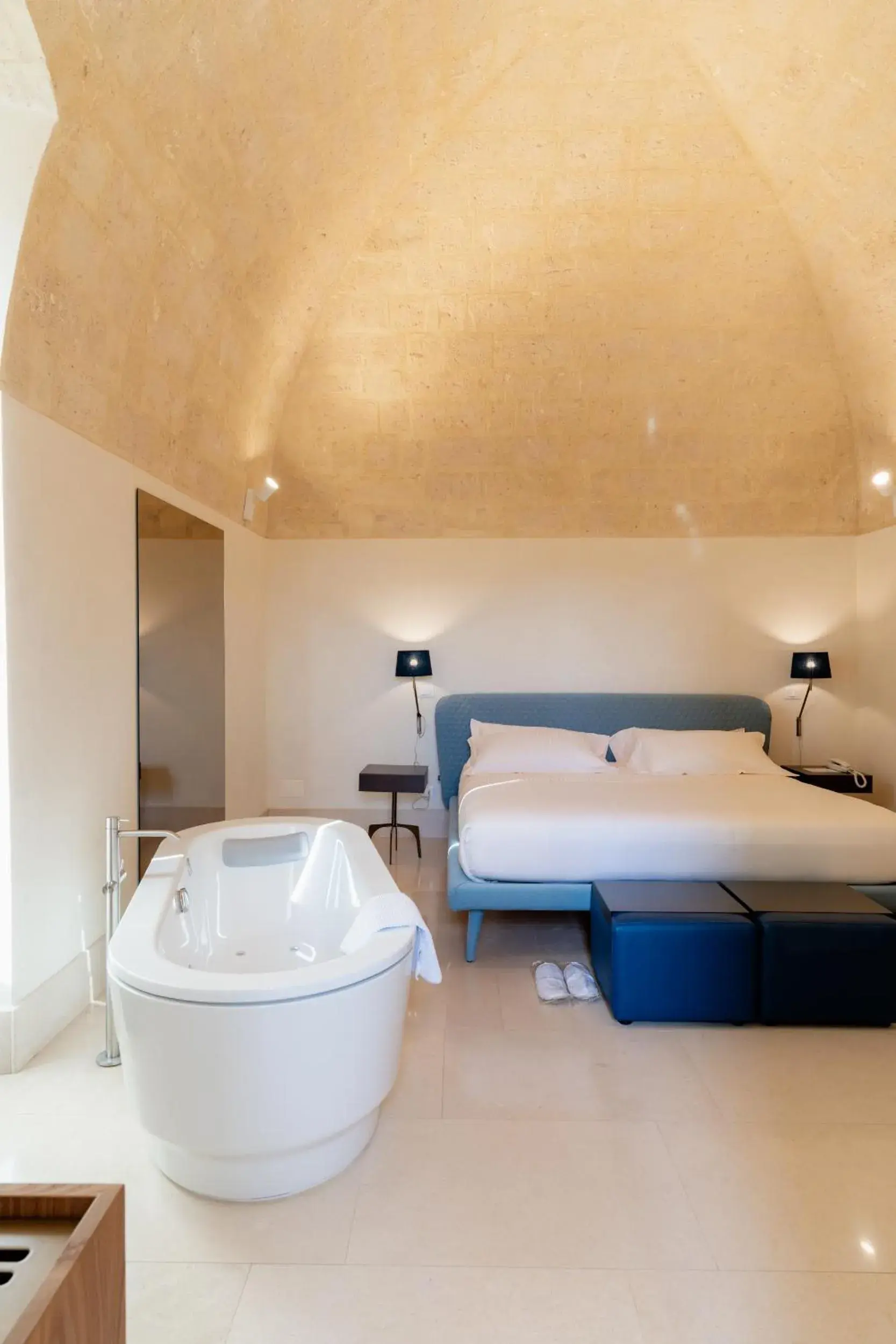 Hot Tub, Bed in BV Quarry Matera Hot Tub, Bed in BV Quarry Matera