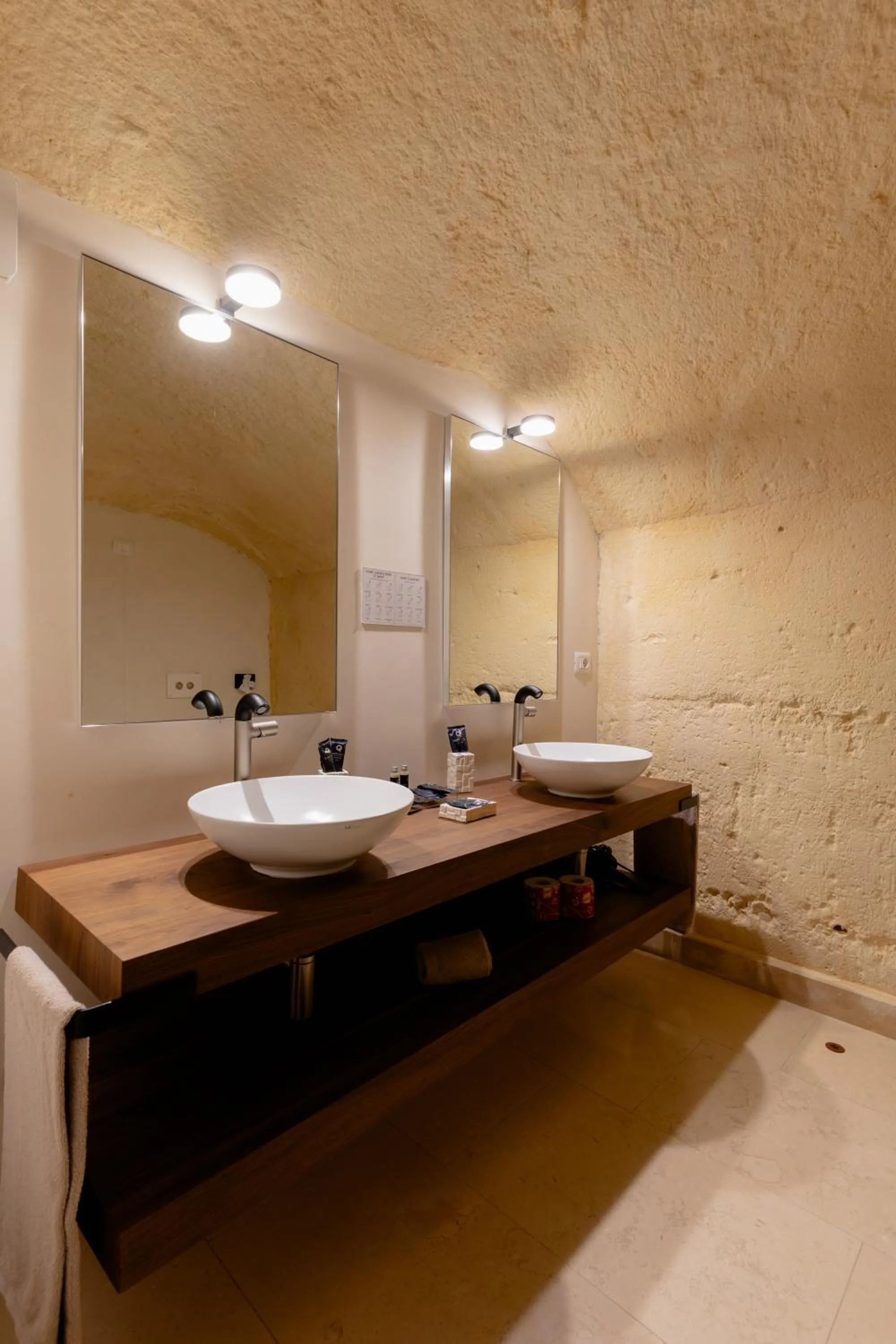 Bathroom in BV Quarry Matera