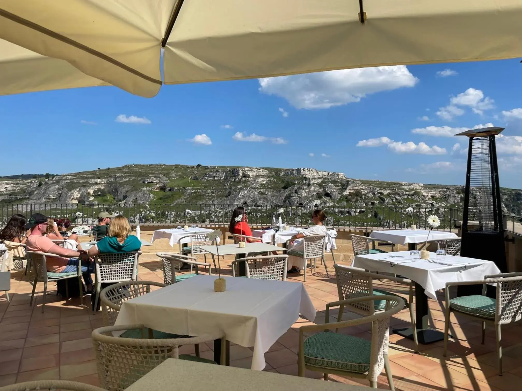 Lounge or bar in BV Quarry Matera Lounge or bar in BV Quarry Matera