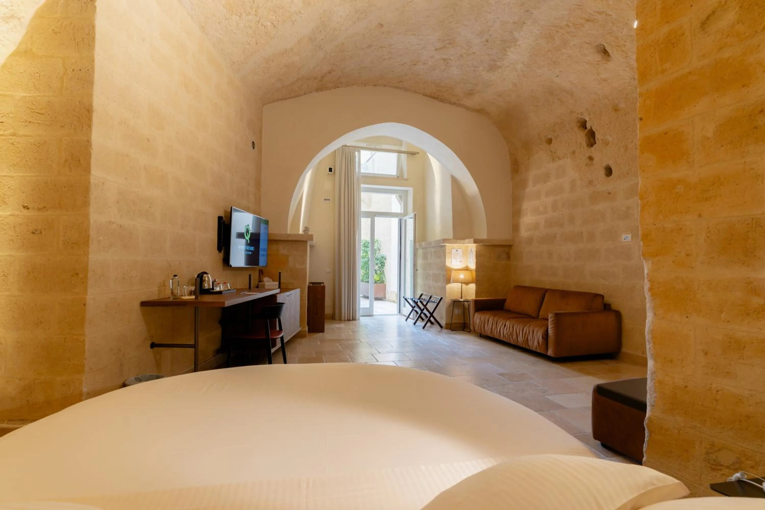 Photo of the whole room, Bed in BV Quarry Matera