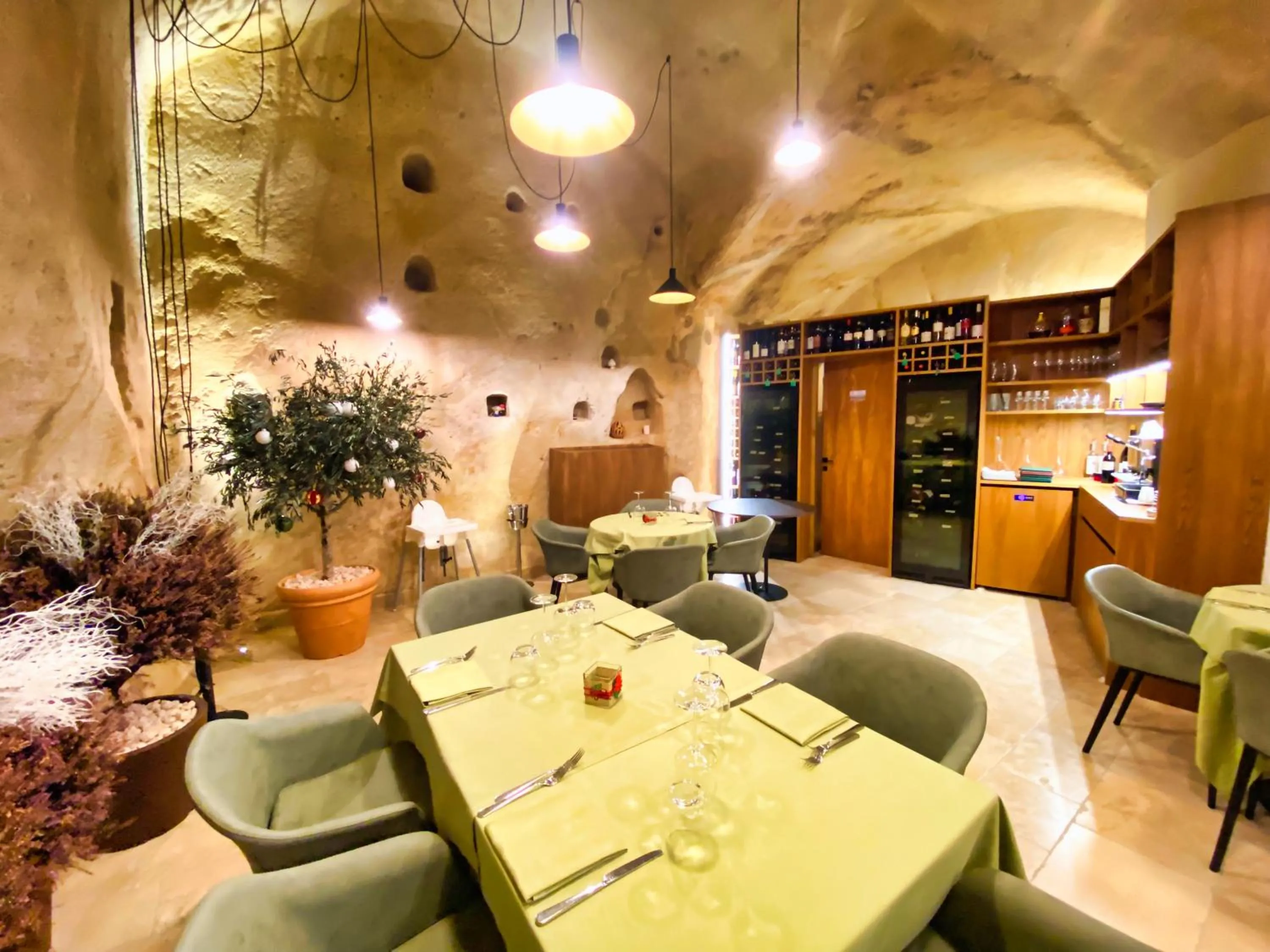 Restaurant/places to eat in BV Quarry Matera