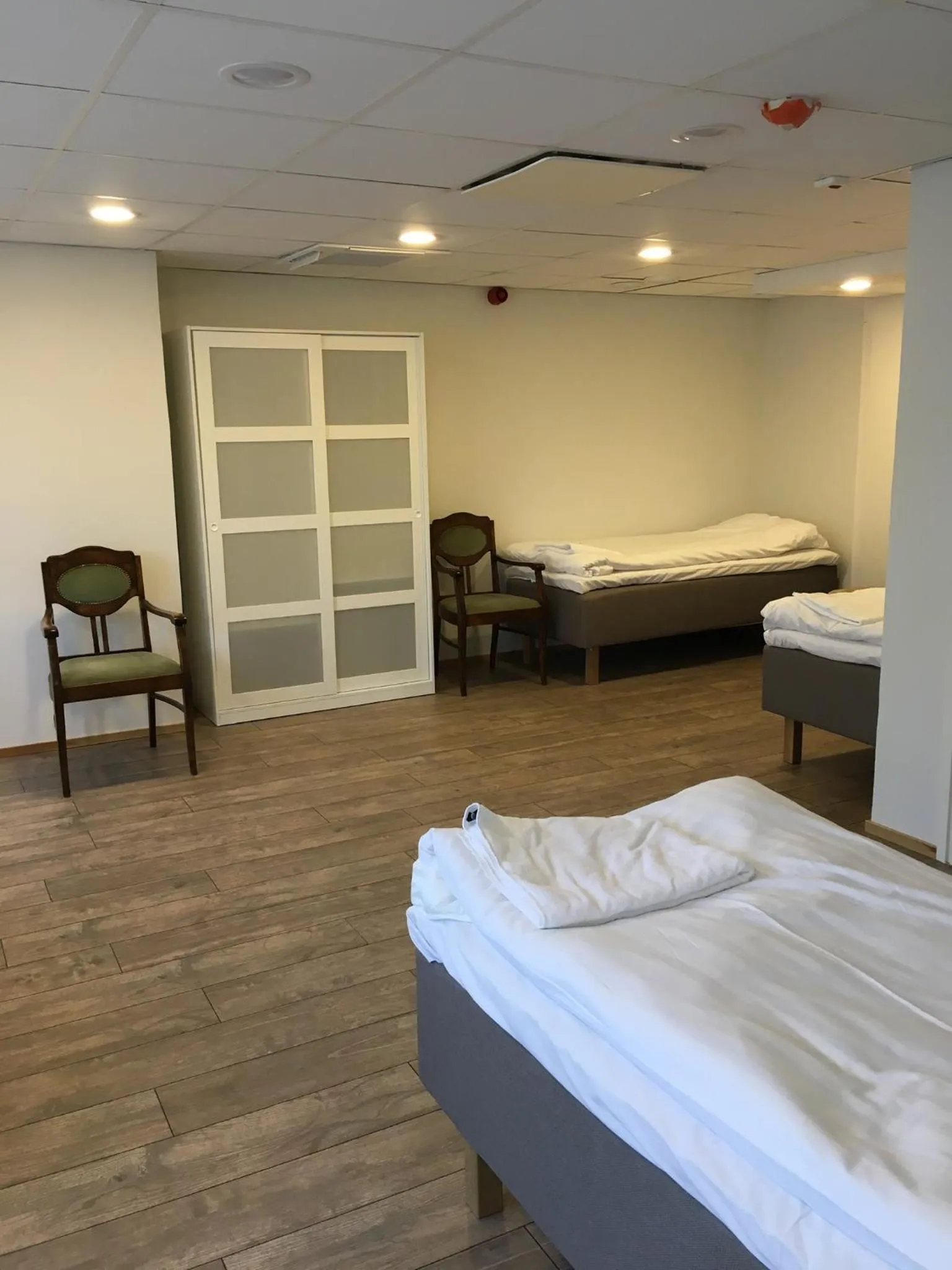 Photo of the whole room, Bed in Hjalmar’s Hotel