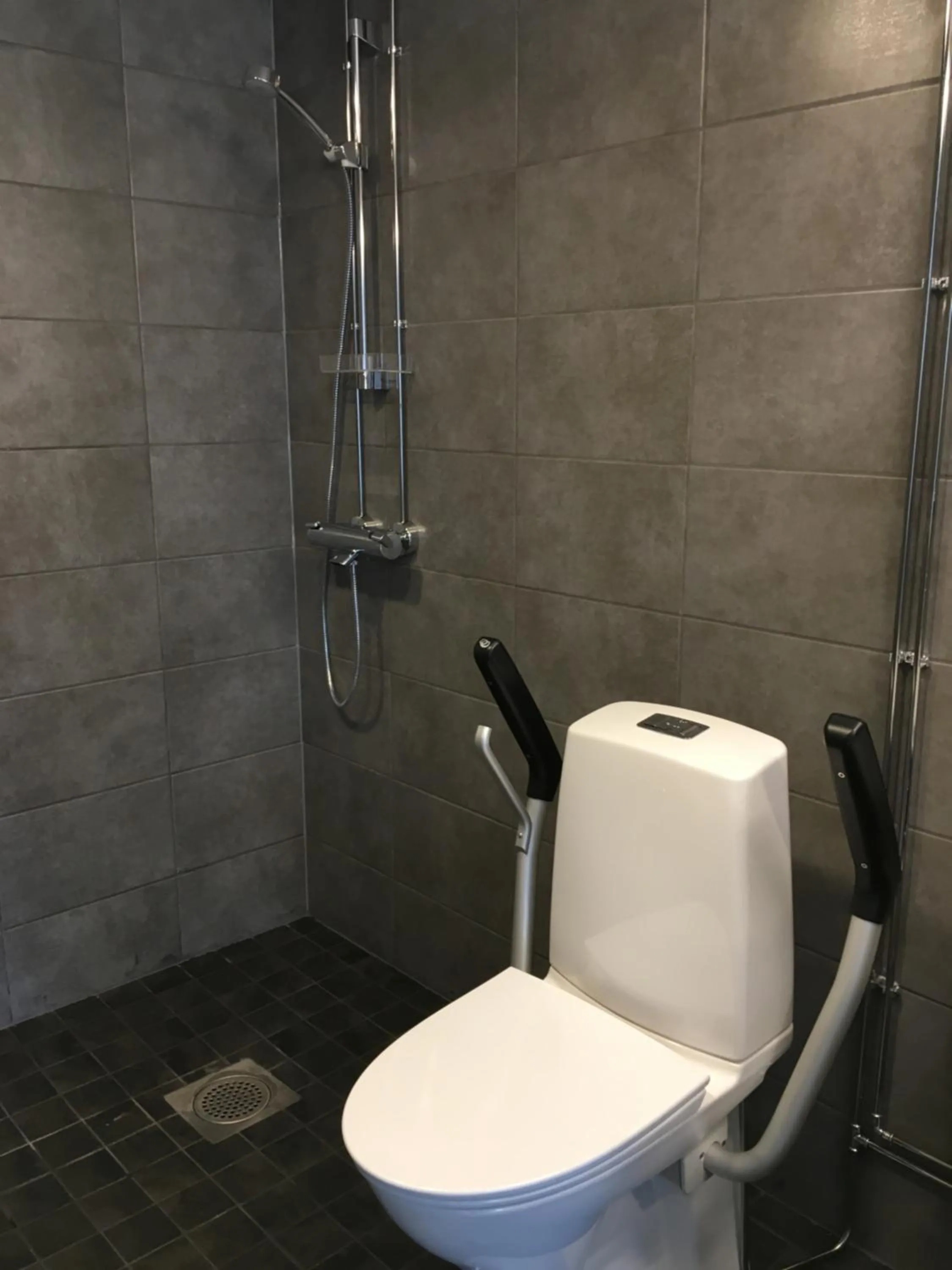 Bathroom in Hjalmar’s Hotel