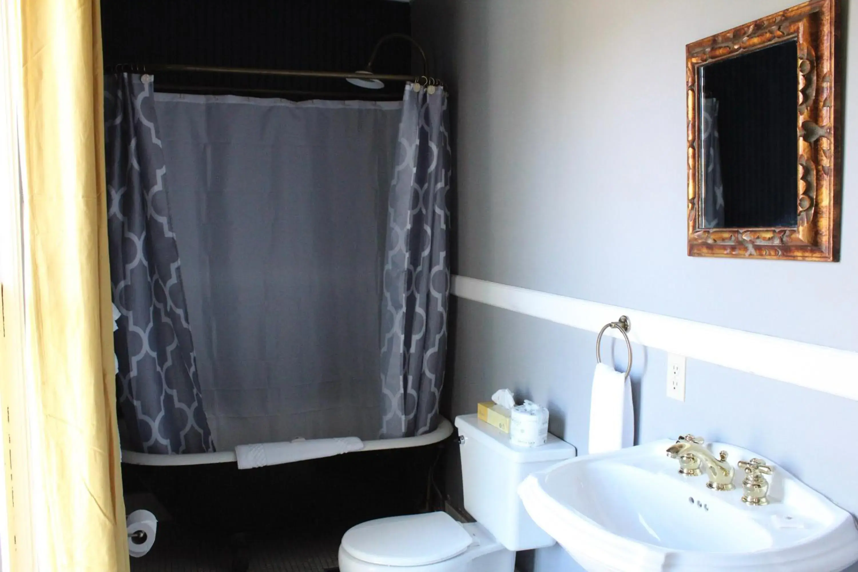 Bathroom in Shelburne Hotel Bathroom in Shelburne Hotel