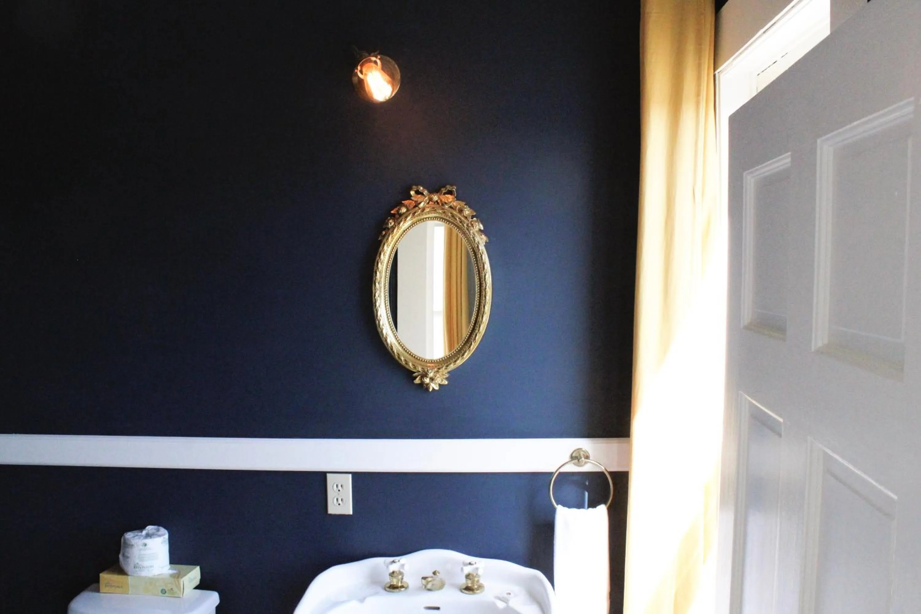 Bathroom in Shelburne Hotel