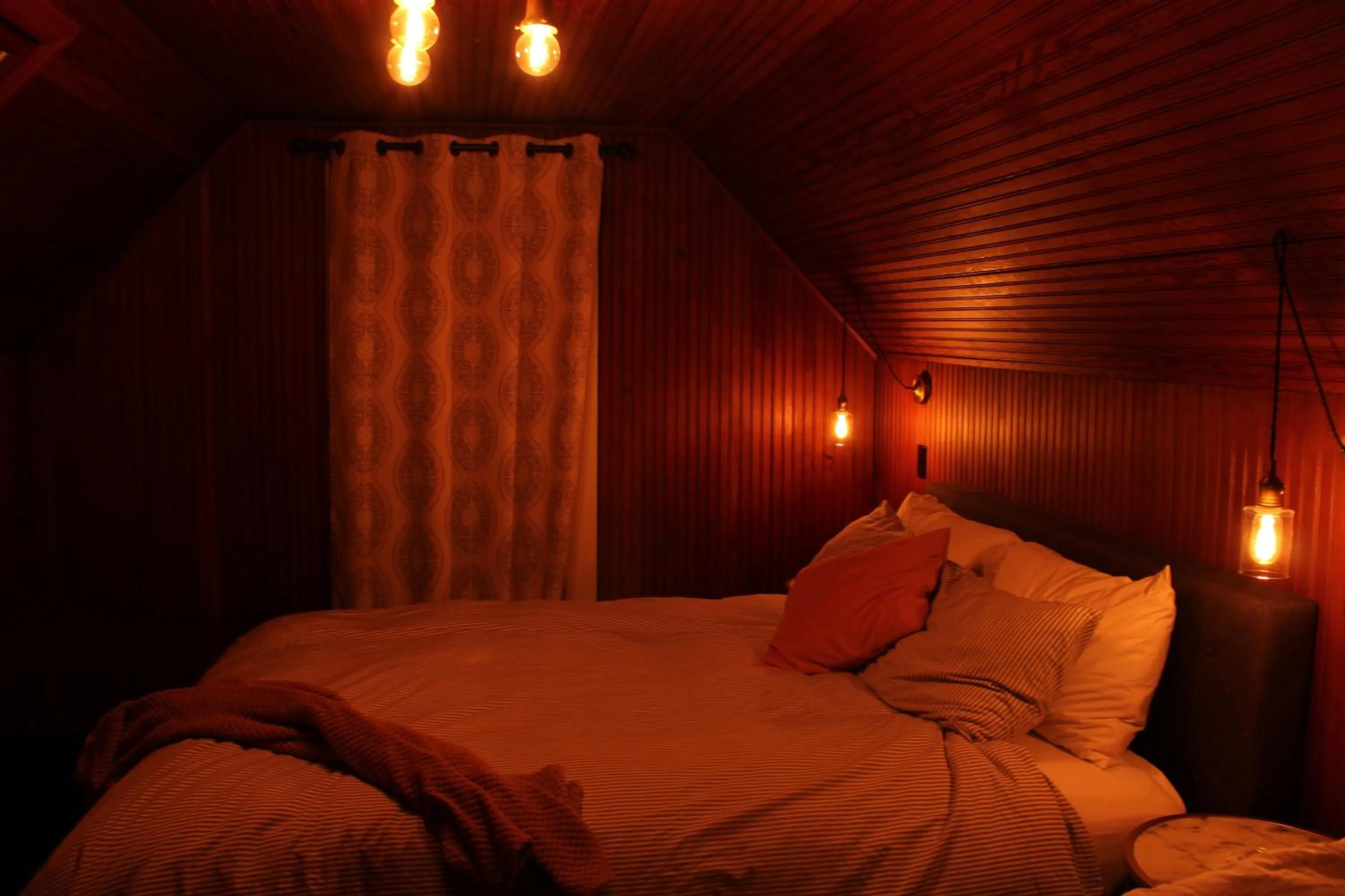 Bedroom, Bed in Shelburne Hotel