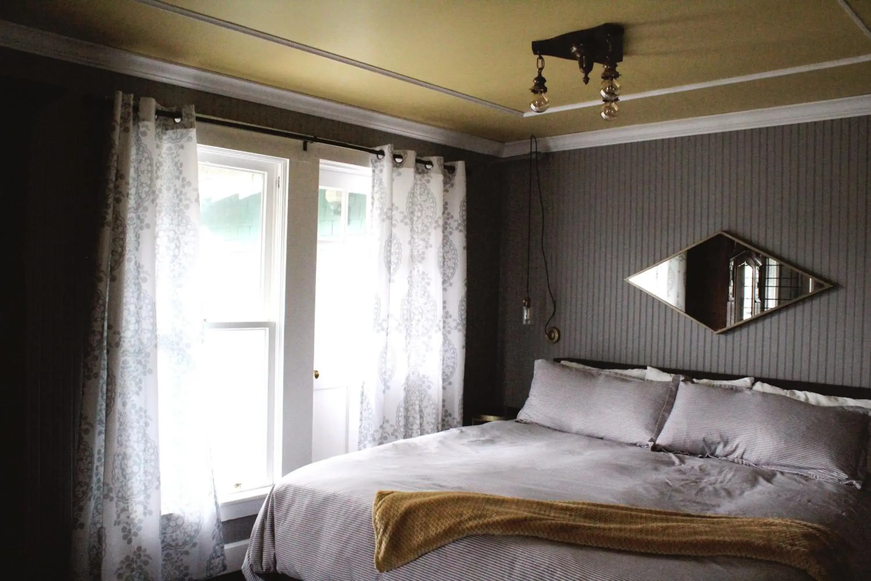 Bed in Shelburne Hotel Bed in Shelburne Hotel