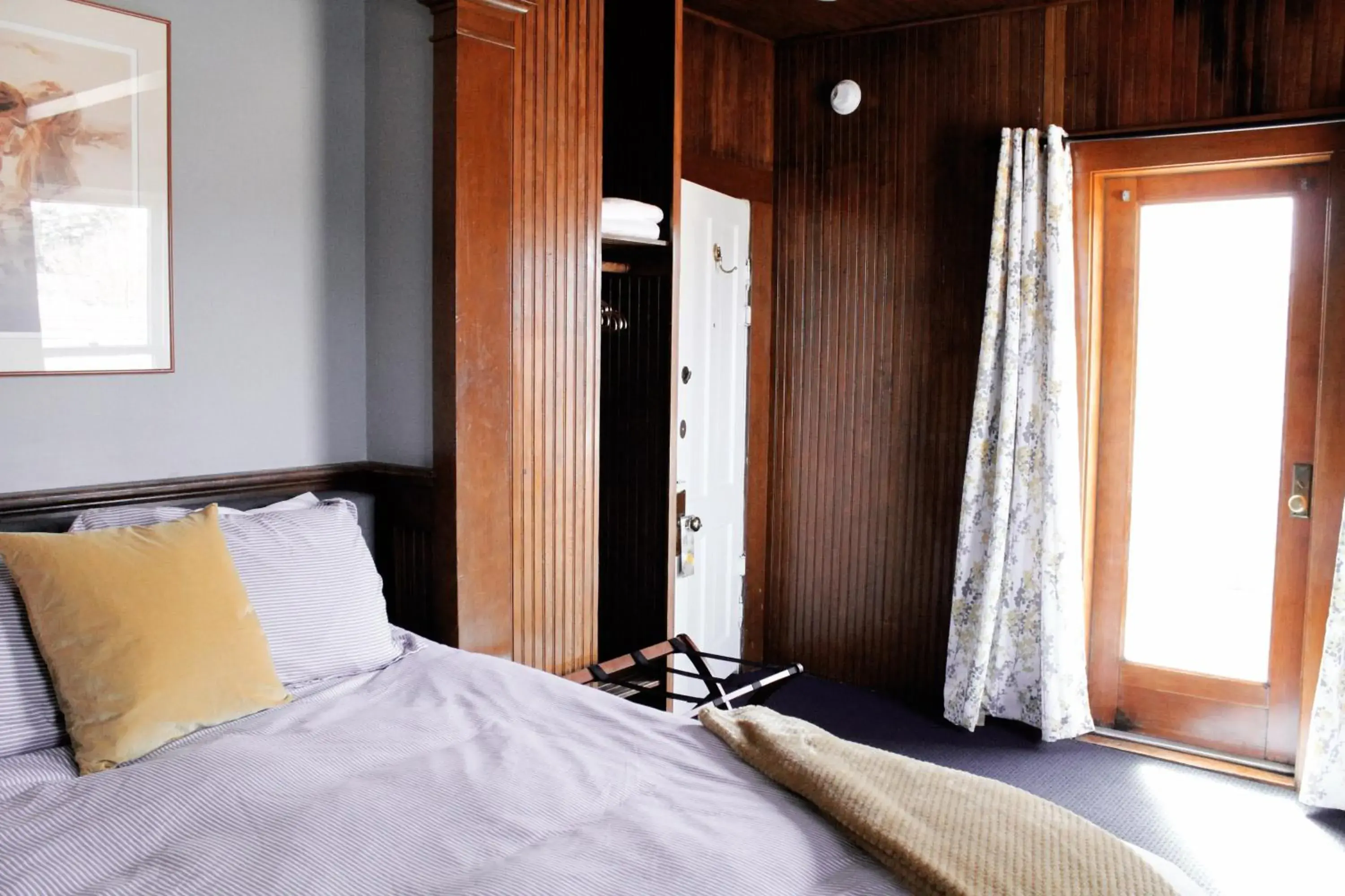 Bedroom, Bed in Shelburne Hotel Bedroom, Bed in Shelburne Hotel