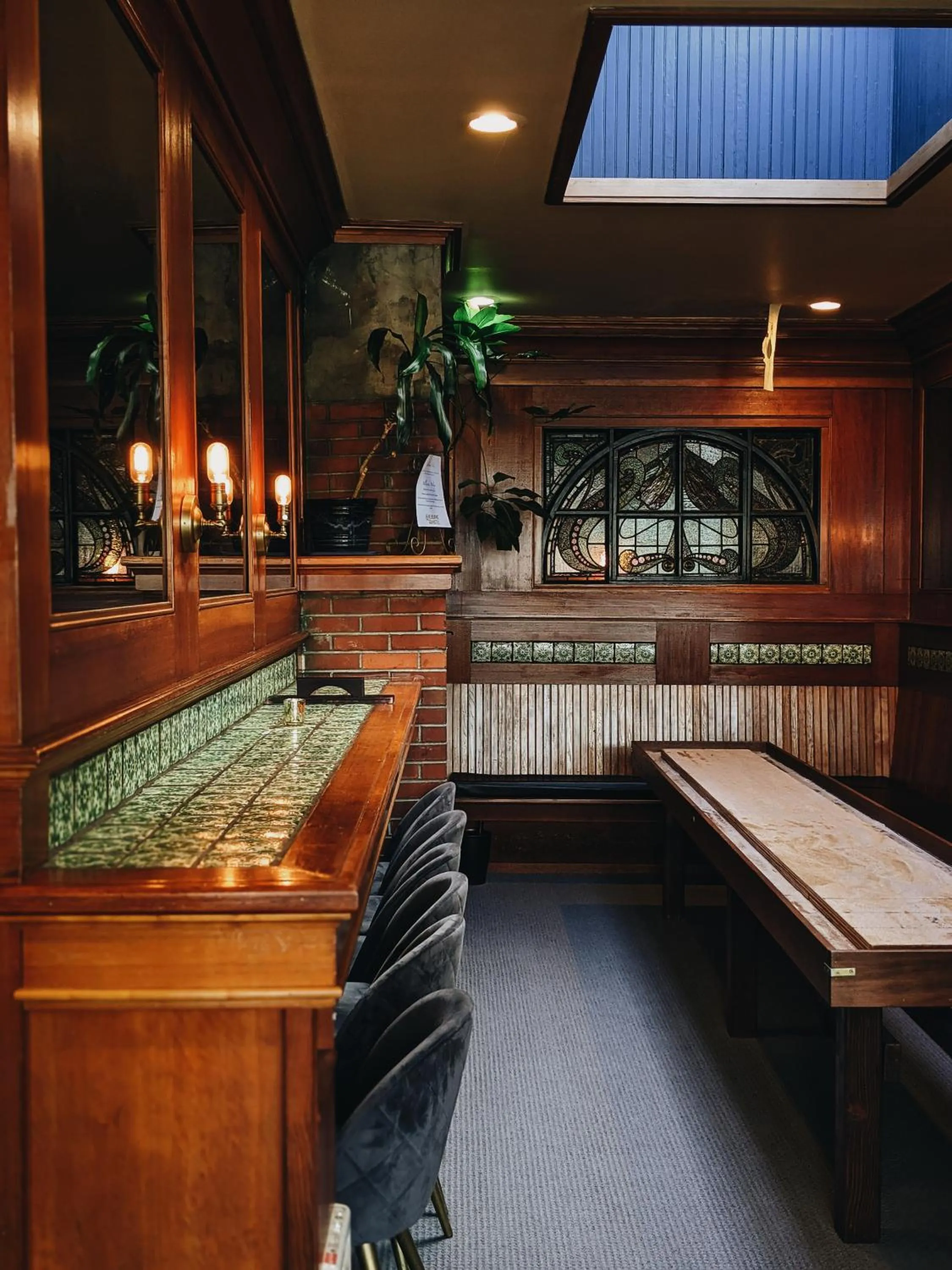 Lounge or bar in Shelburne Hotel