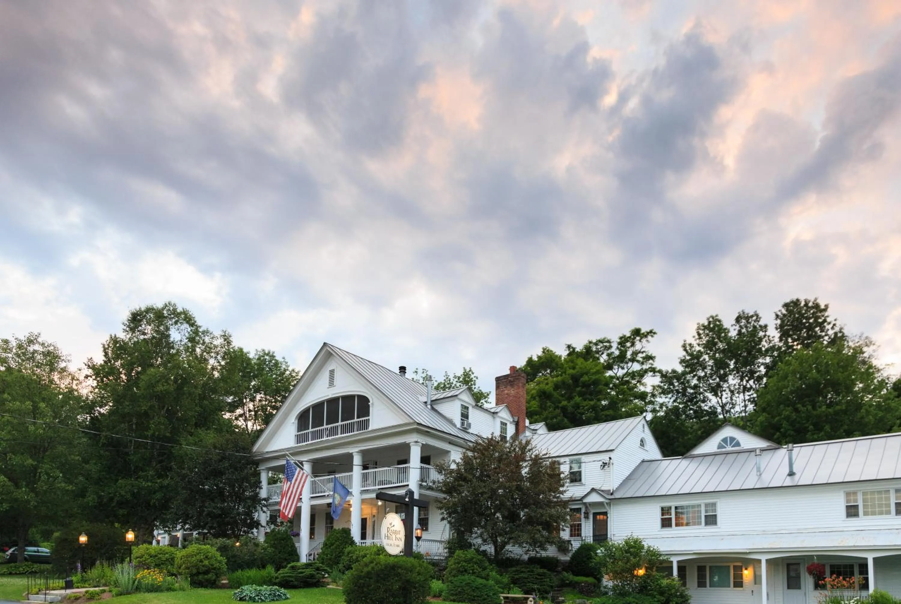 Facade/entrance in Rabbit Hill Inn