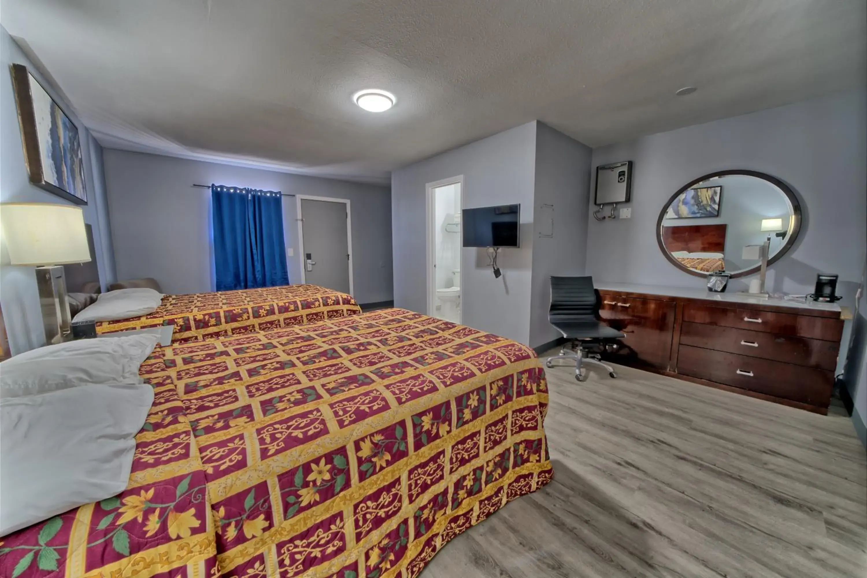 Bed in Aqua View Motel Bed in Aqua View Motel