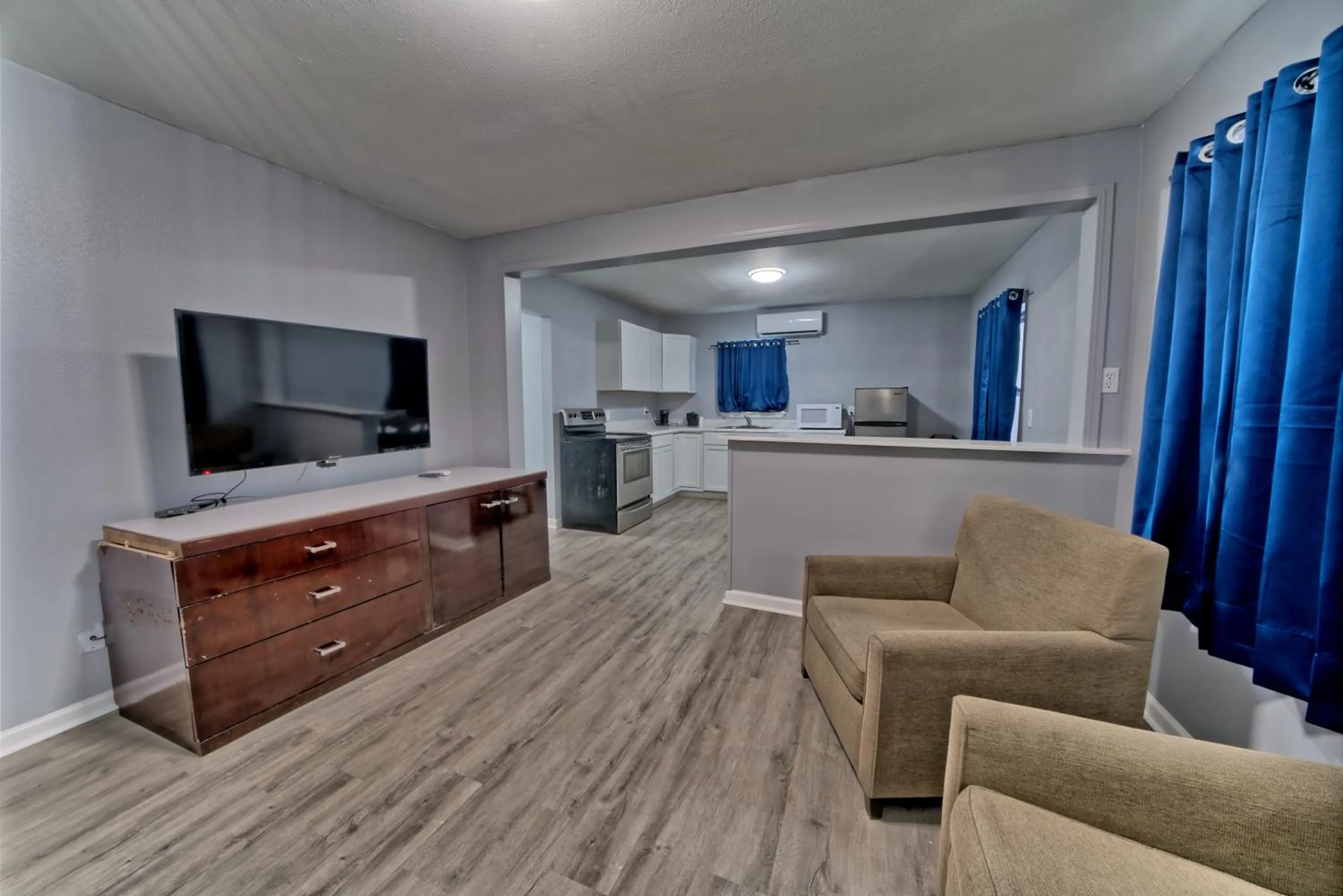 Living room in Aqua View Motel