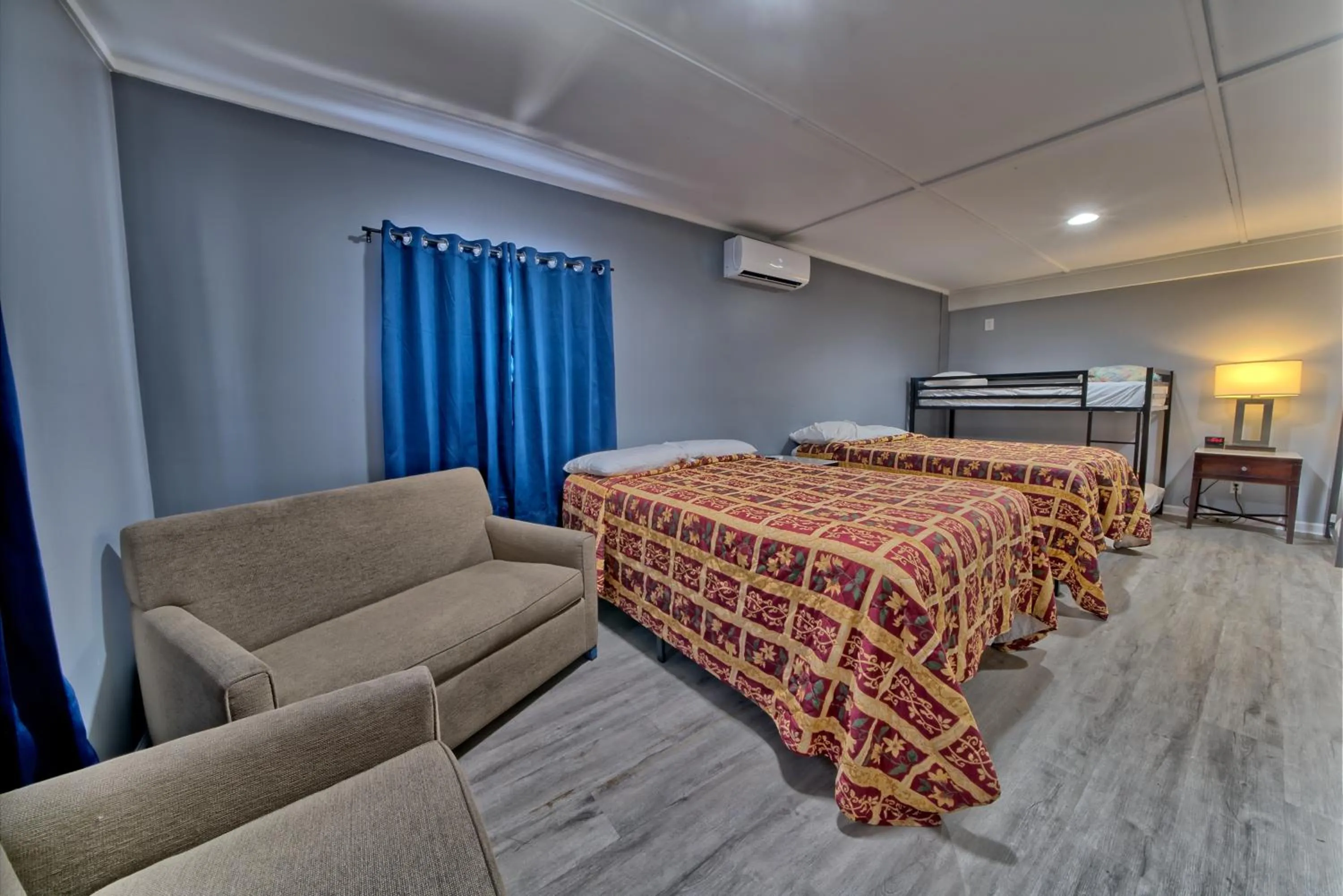 Living room, Bed in Aqua View Motel