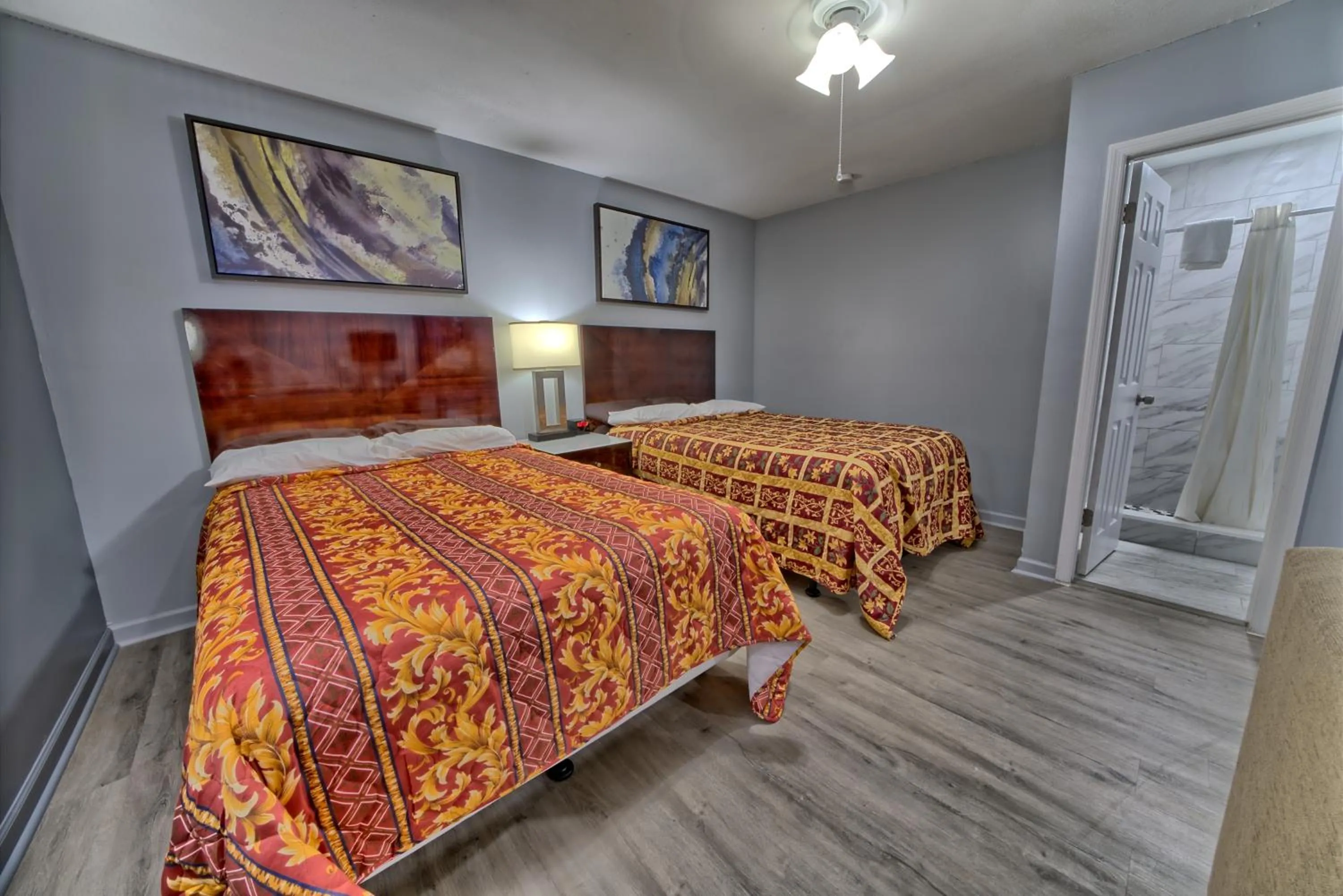 Bed in Aqua View Motel