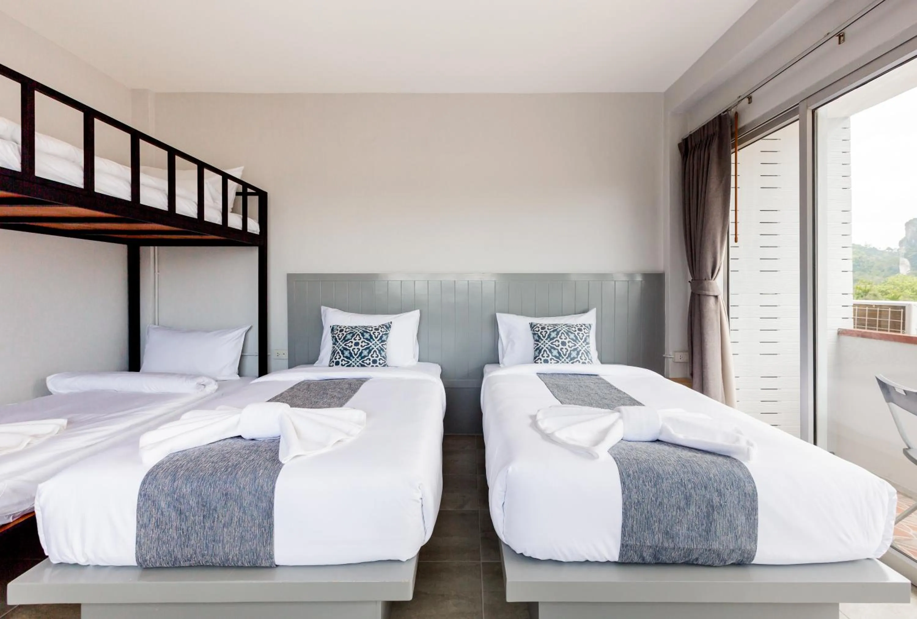 Bed in Monotel Aonang