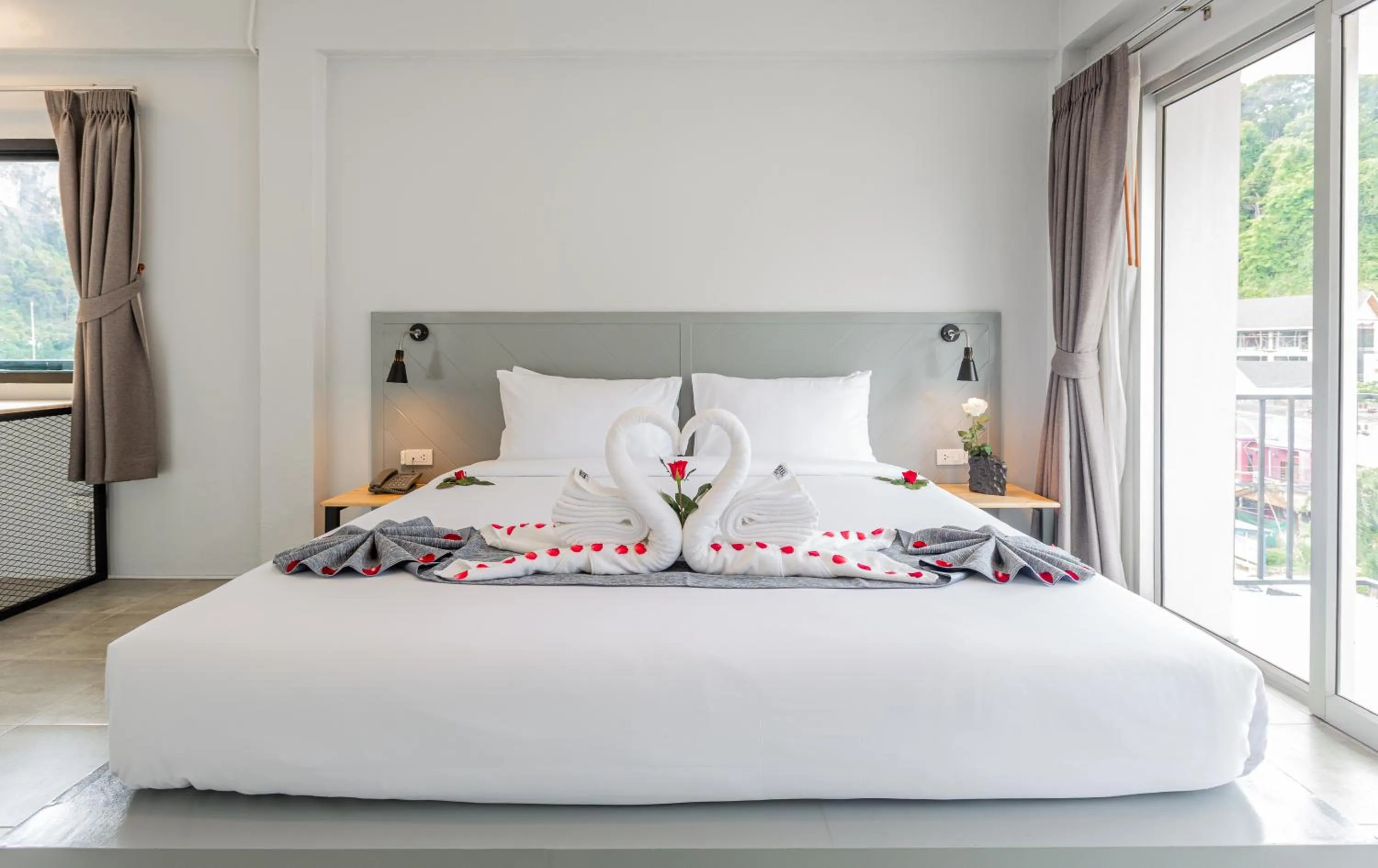 Photo of the whole room, Bed in Monotel Aonang