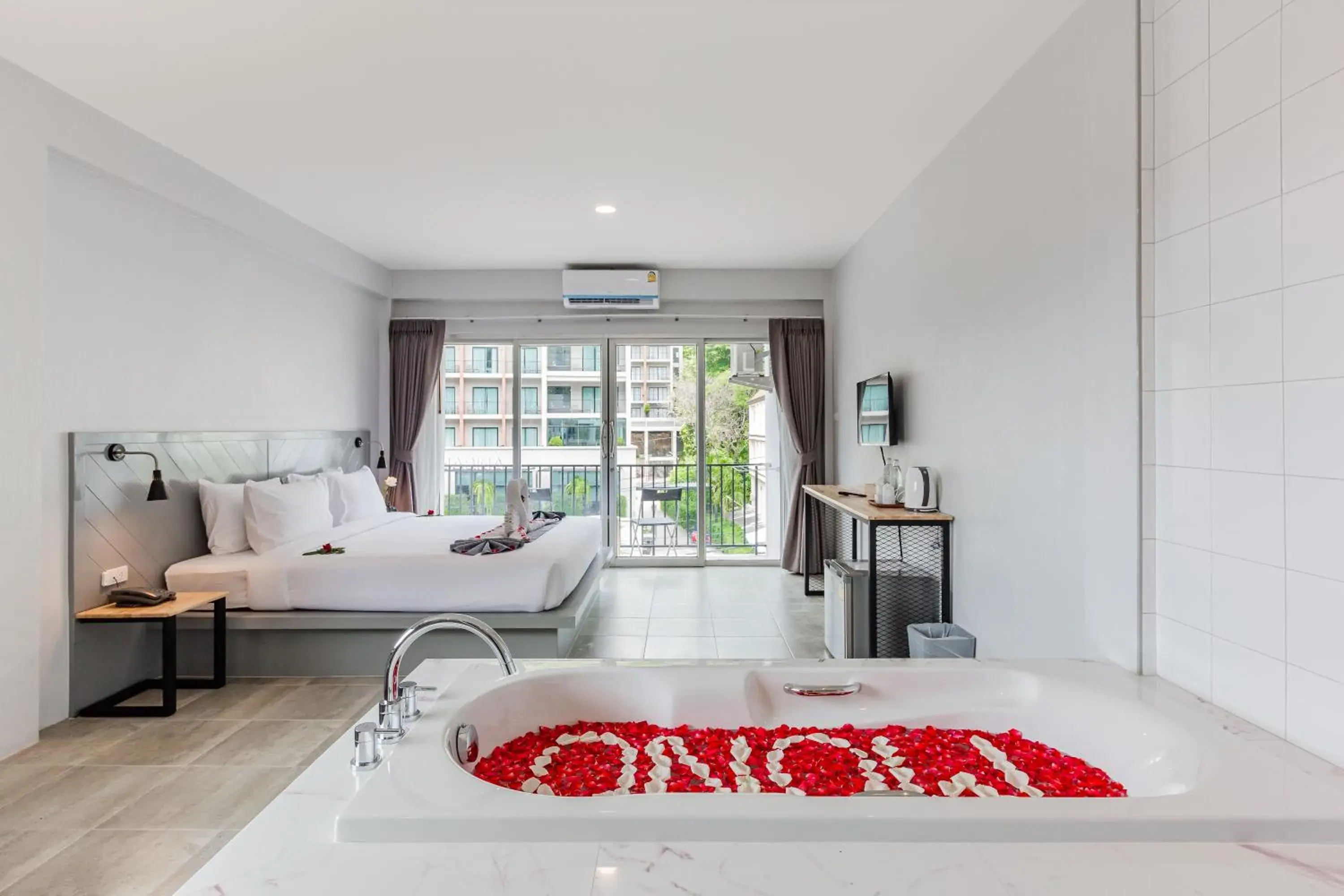 Bed in Monotel Aonang Bed in Monotel Aonang