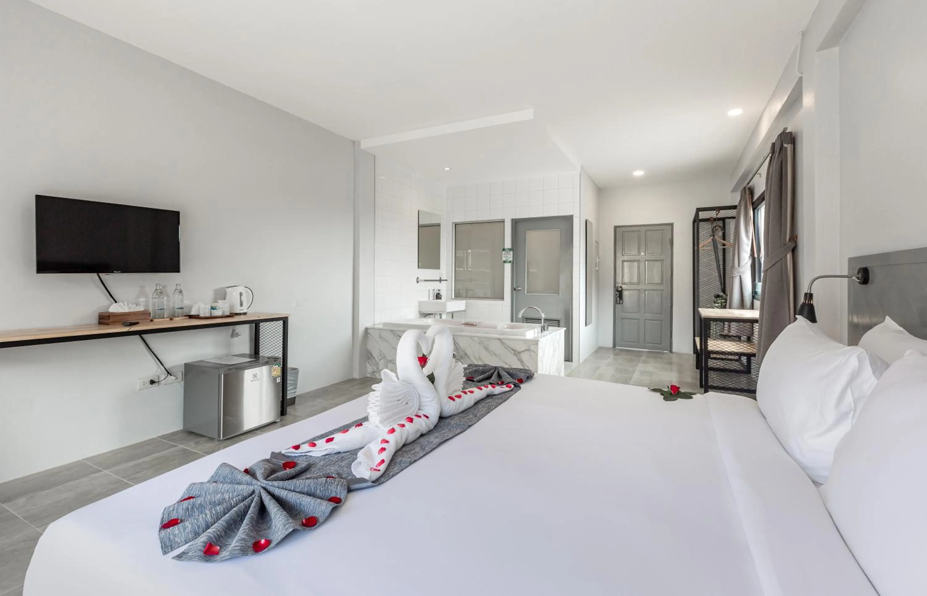 TV and multimedia, Bed in Monotel Aonang