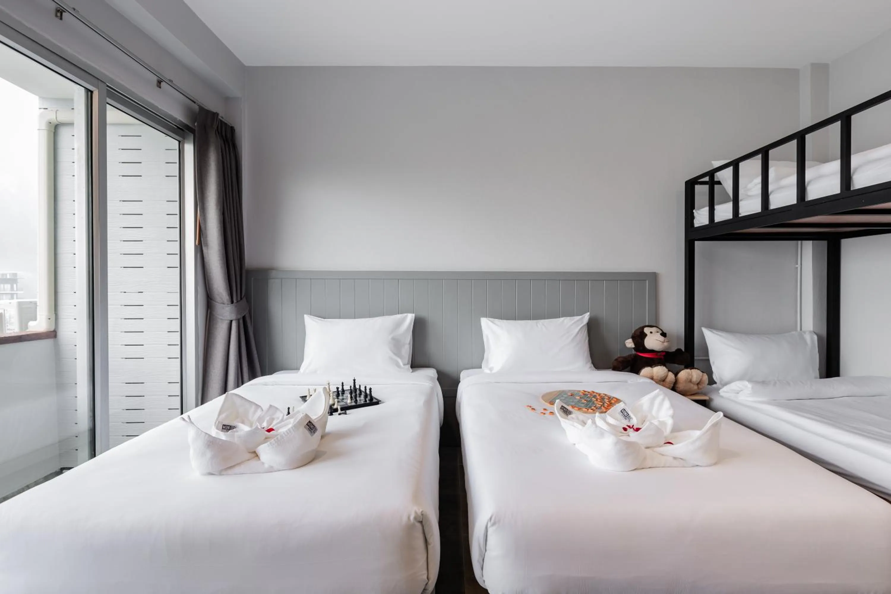 Bed in Monotel Aonang