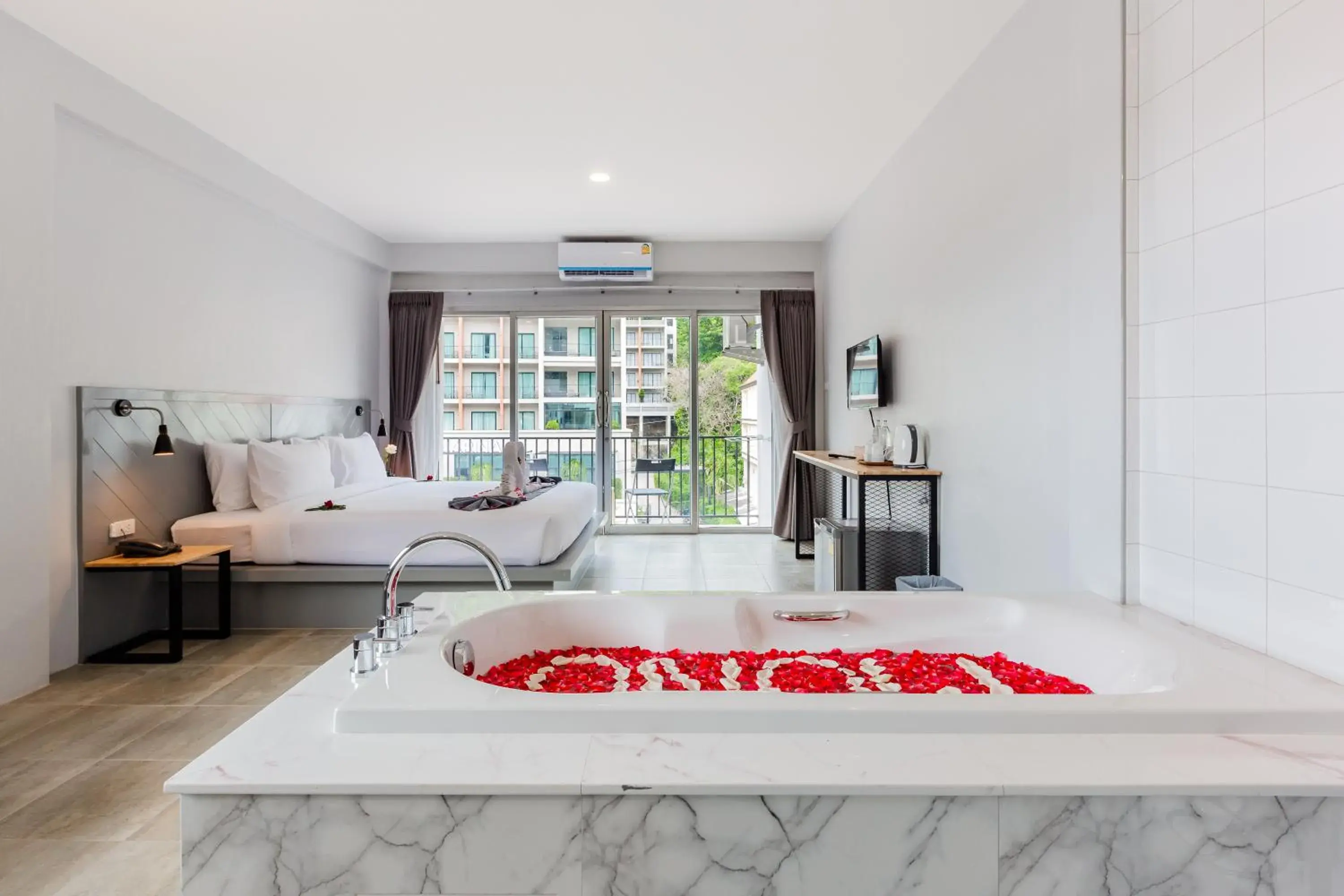 Bed in Monotel Aonang Bed in Monotel Aonang