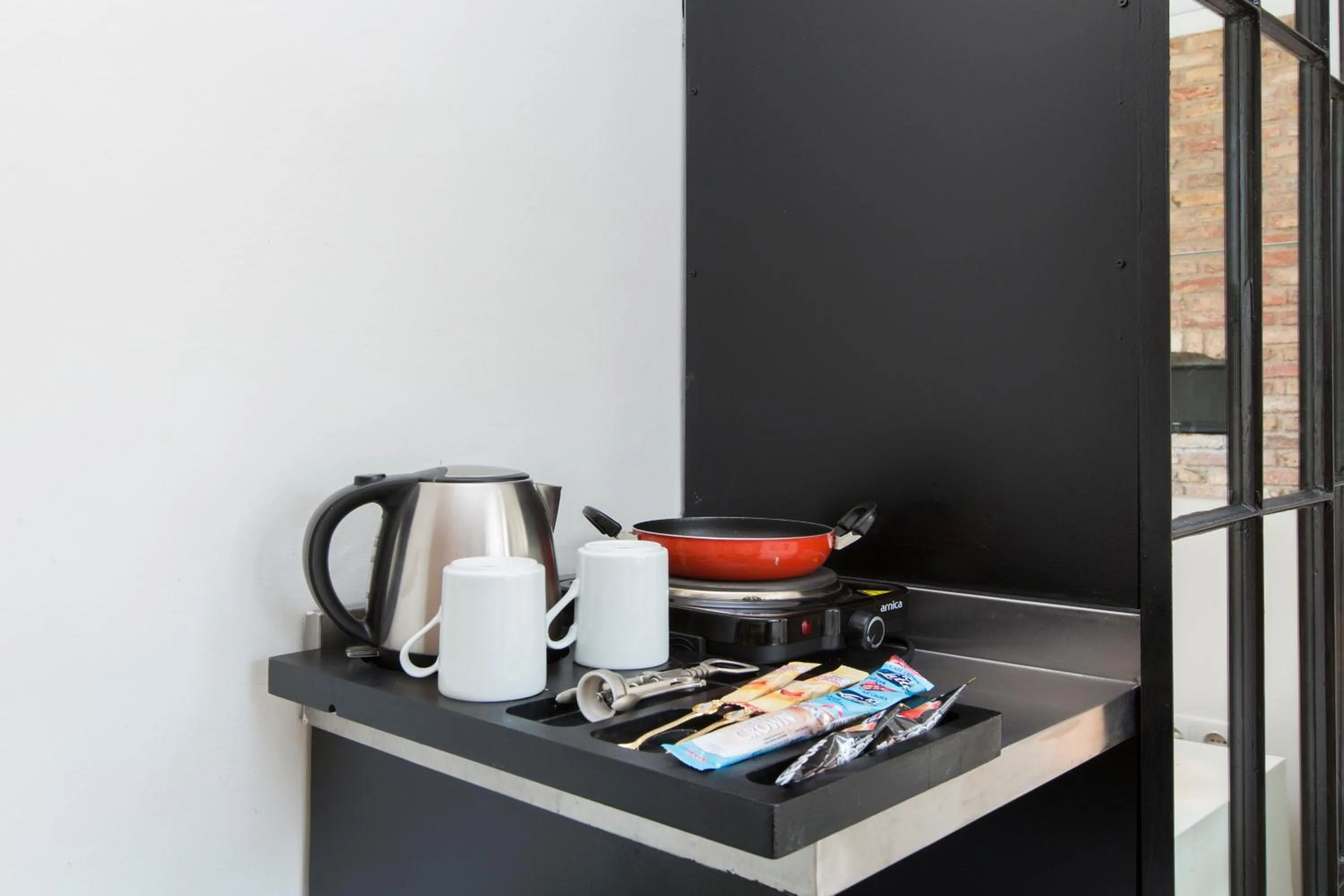 Coffee/tea facilities in Antique Boutique