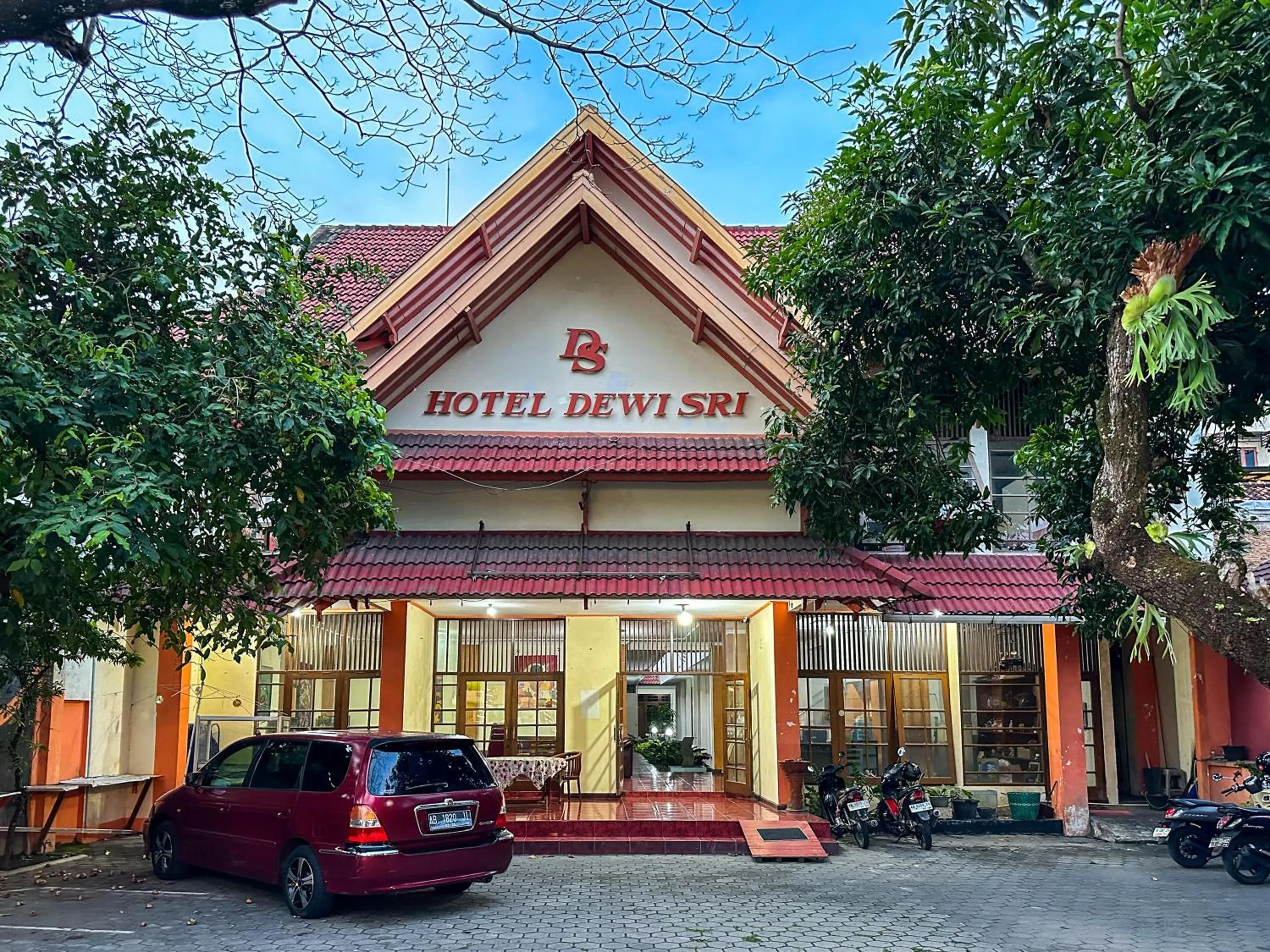 Facade/entrance in Hotel Dewi Sri Prawirotaman RedPartner