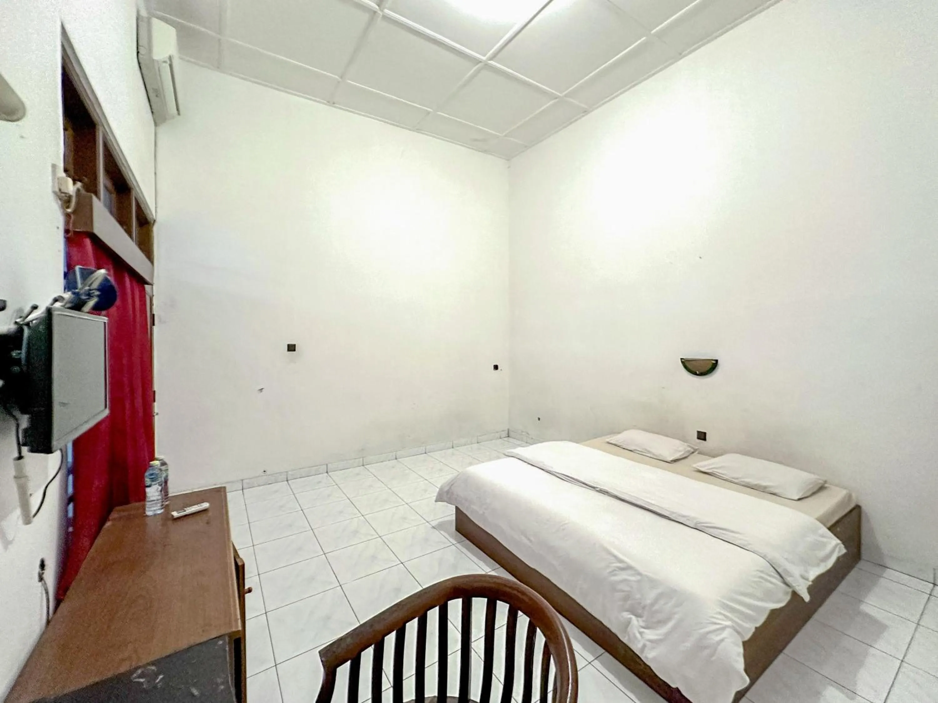 Bedroom, Bed in Hotel Dewi Sri Prawirotaman RedPartner