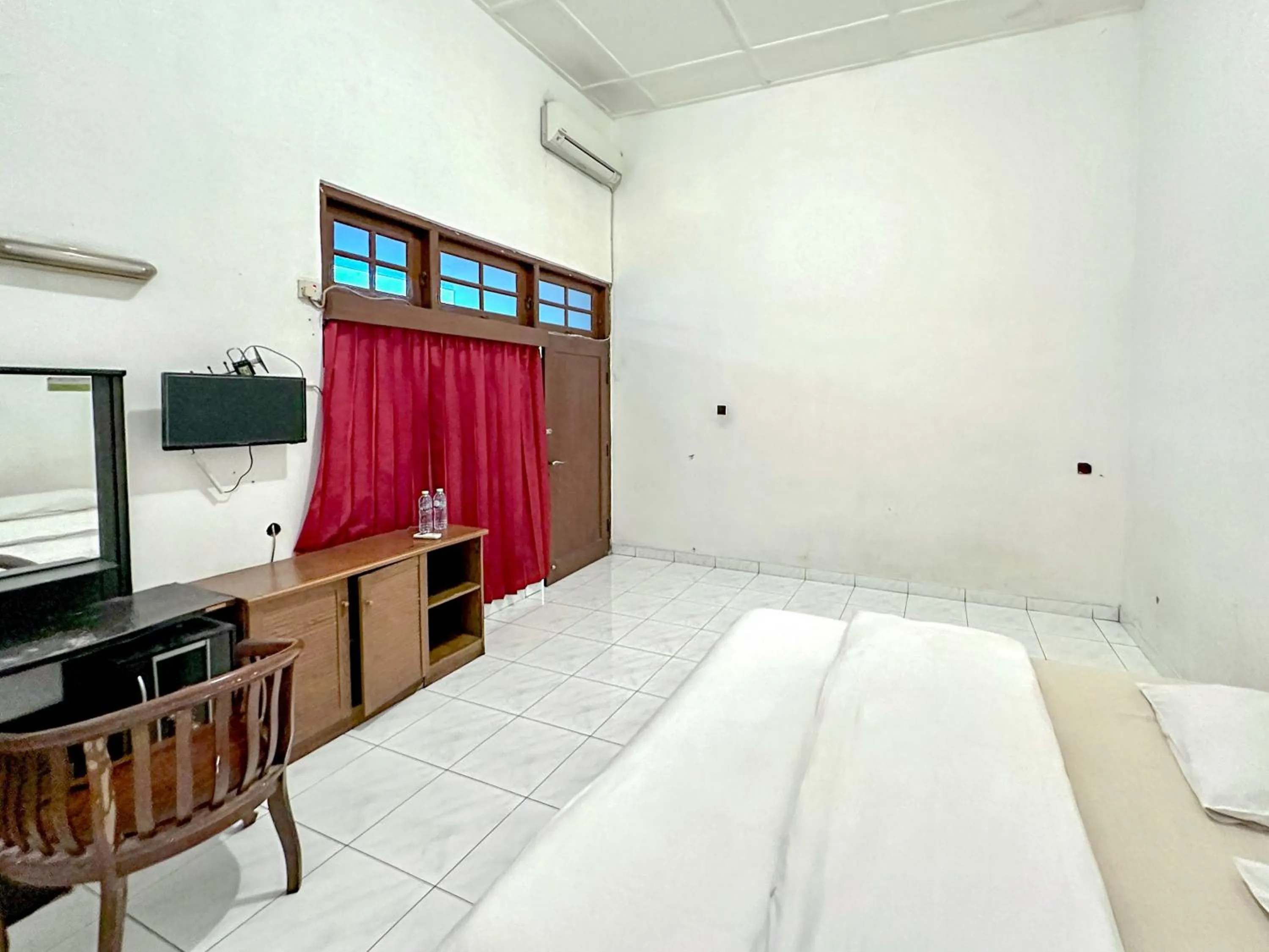 Bedroom, Bed in Hotel Dewi Sri Prawirotaman RedPartner