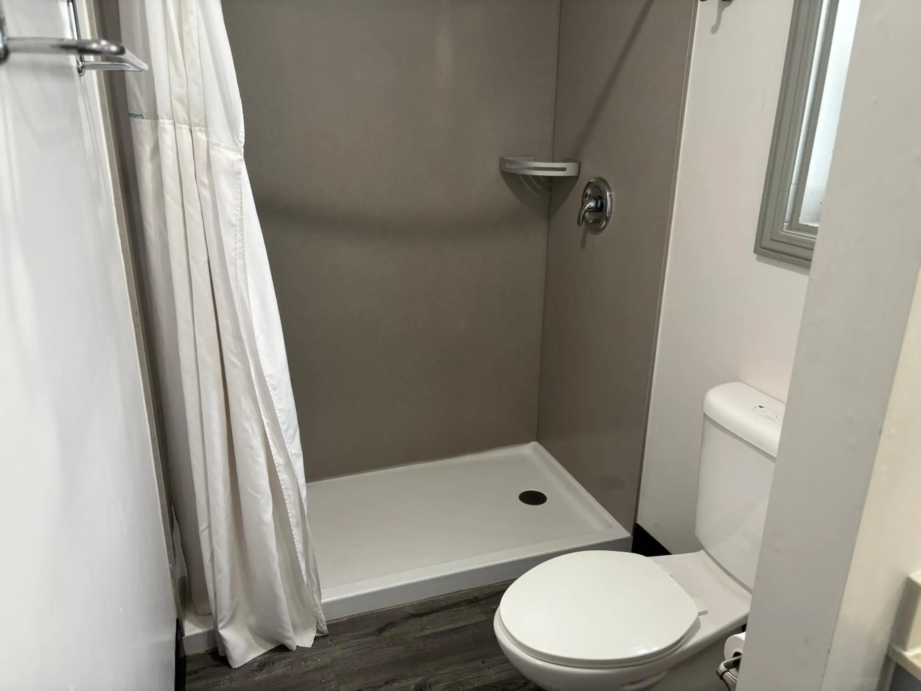 Full Bed Non-Smoking in 6 Rivers Motel Fortuna near Hwy 101 Full Bed Non-Smoking in 6 Rivers Motel Fortuna near Hwy 101