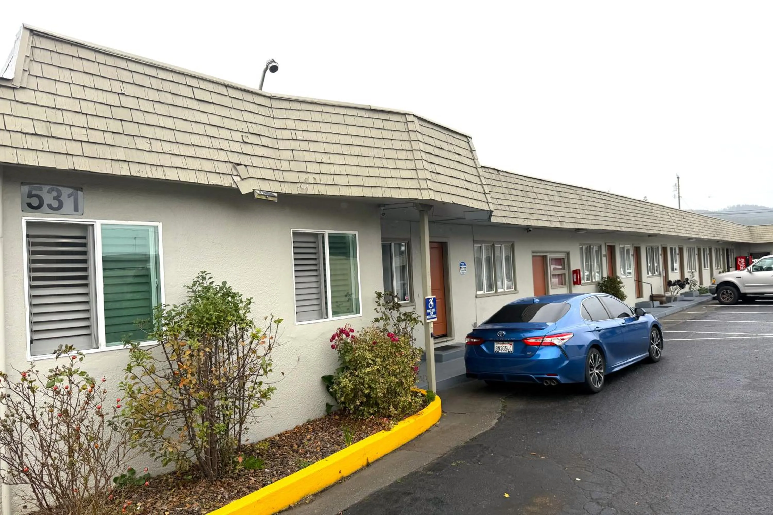 Parking in 6 Rivers Motel Fortuna near Hwy 101