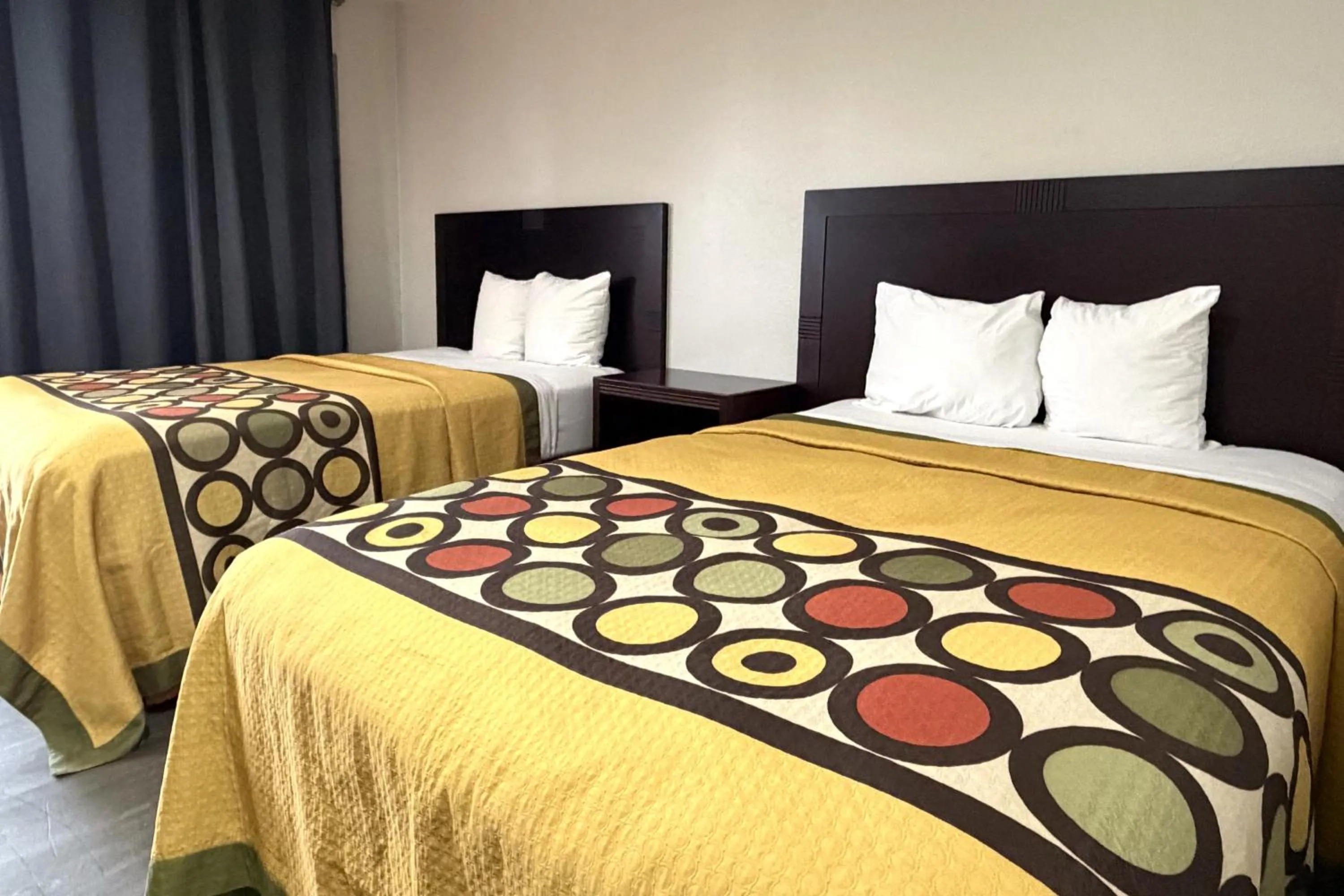 Bedroom, Bed in 6 Rivers Motel Fortuna near Hwy 101