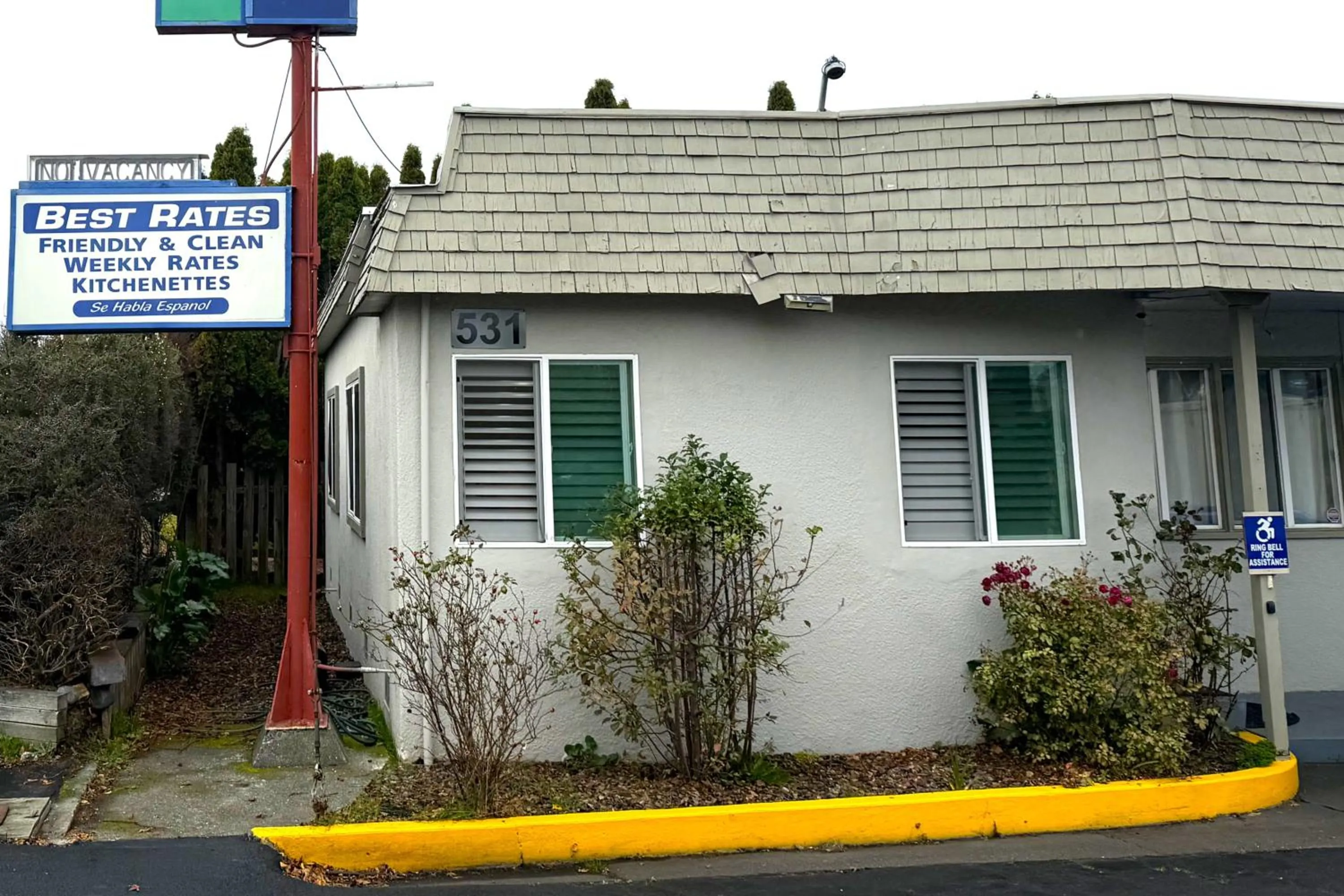 Facade/entrance in 6 Rivers Motel Fortuna near Hwy 101