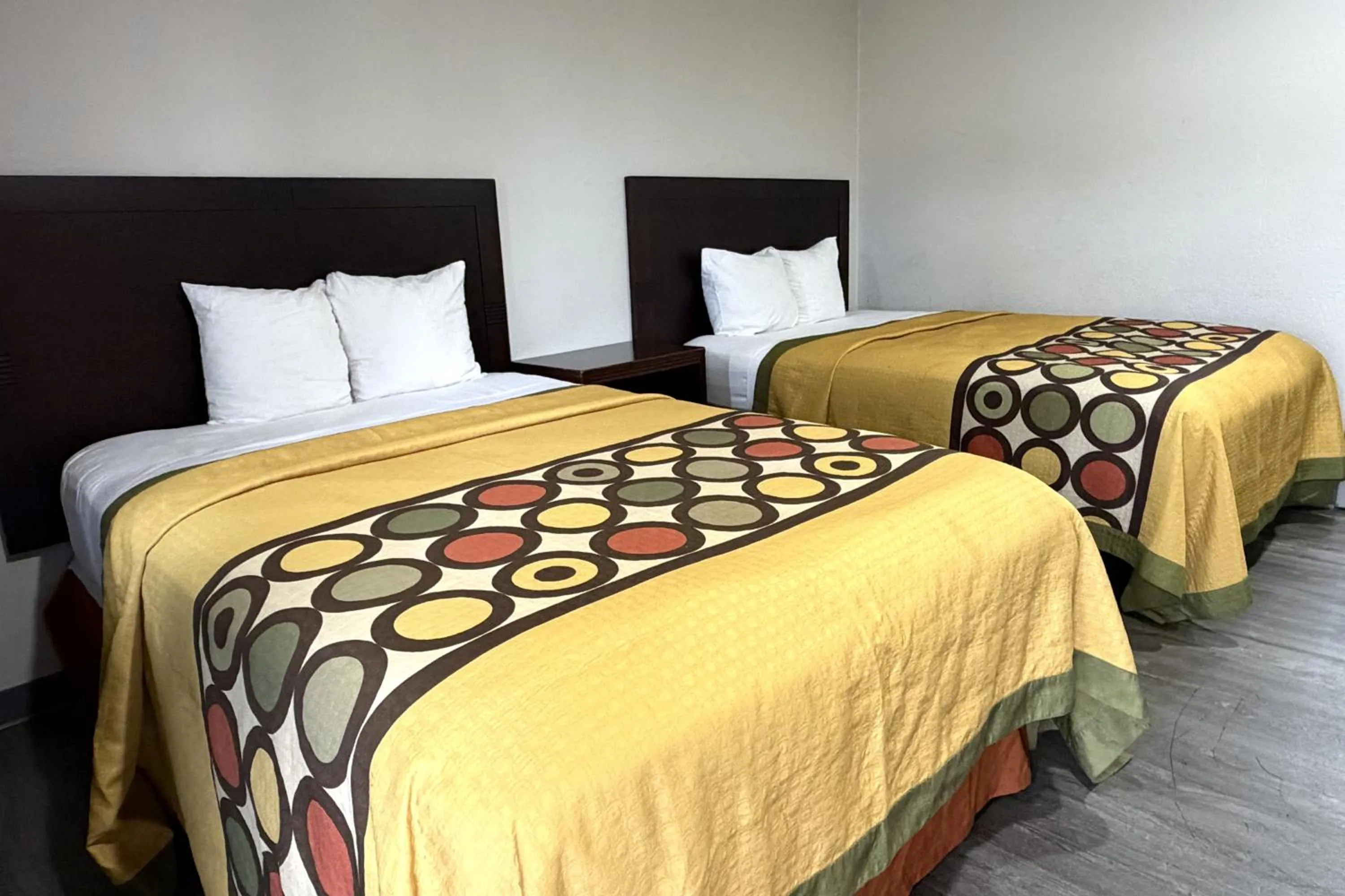 Bedroom, Bed in 6 Rivers Motel Fortuna near Hwy 101